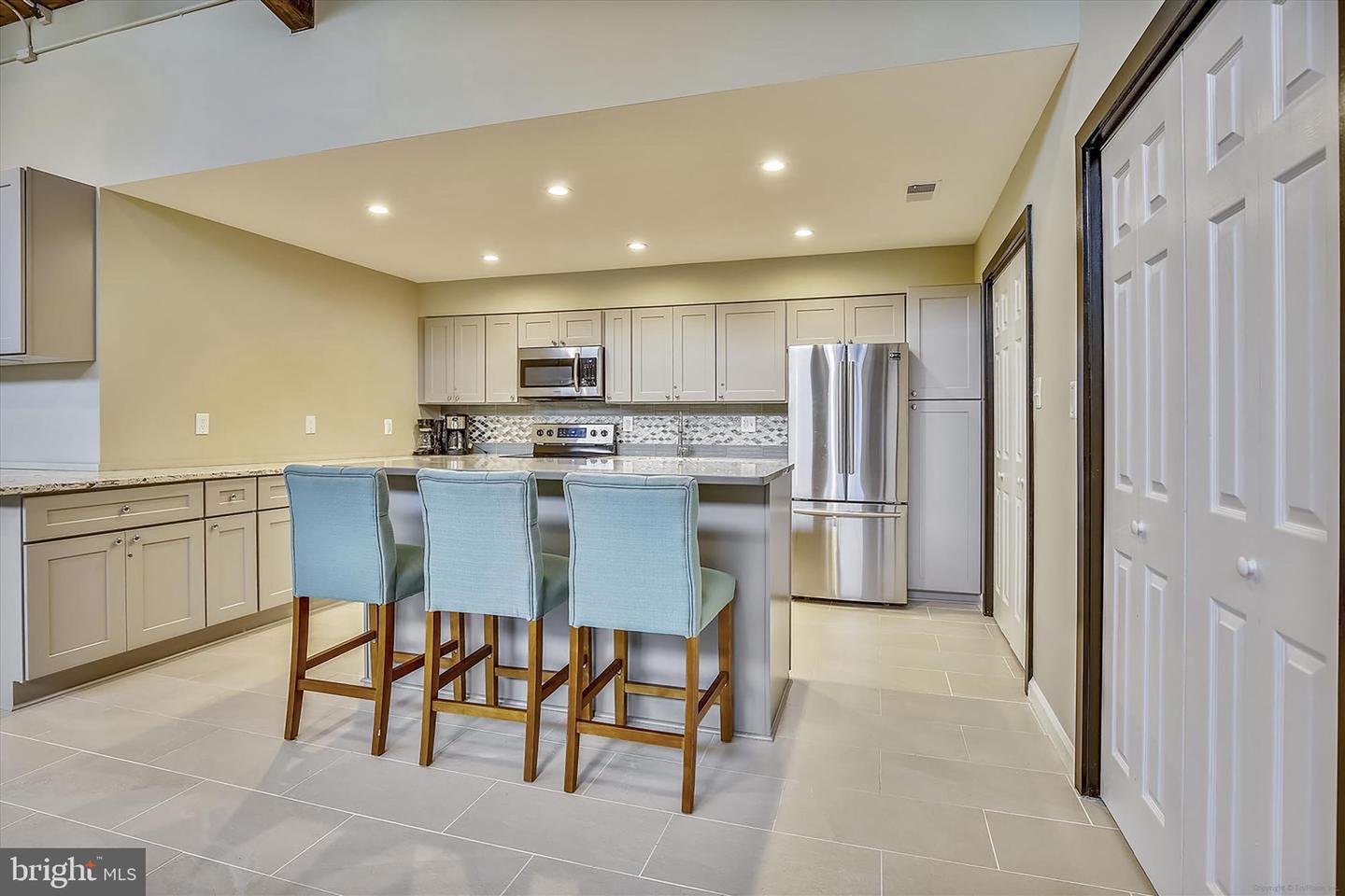 801 N HOWARD ST #303, ALEXANDRIA, Virginia 22304, 2 Bedrooms Bedrooms, ,2 BathroomsBathrooms,Residential,For sale,801 N HOWARD ST #303,VAAX2052368 MLS # VAAX2052368