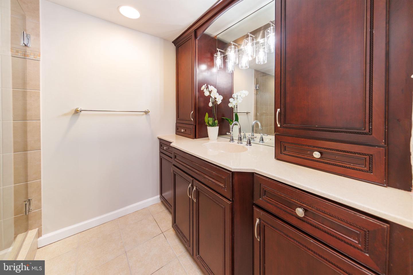 801 N HOWARD ST #303, ALEXANDRIA, Virginia 22304, 2 Bedrooms Bedrooms, ,2 BathroomsBathrooms,Residential,For sale,801 N HOWARD ST #303,VAAX2052368 MLS # VAAX2052368