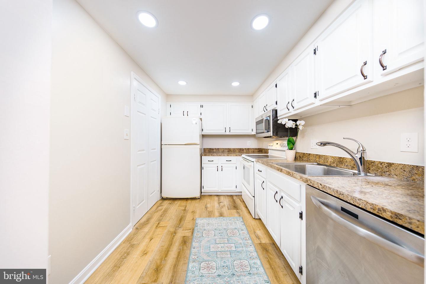 801 N HOWARD ST #303, ALEXANDRIA, Virginia 22304, 2 Bedrooms Bedrooms, ,2 BathroomsBathrooms,Residential,For sale,801 N HOWARD ST #303,VAAX2052368 MLS # VAAX2052368