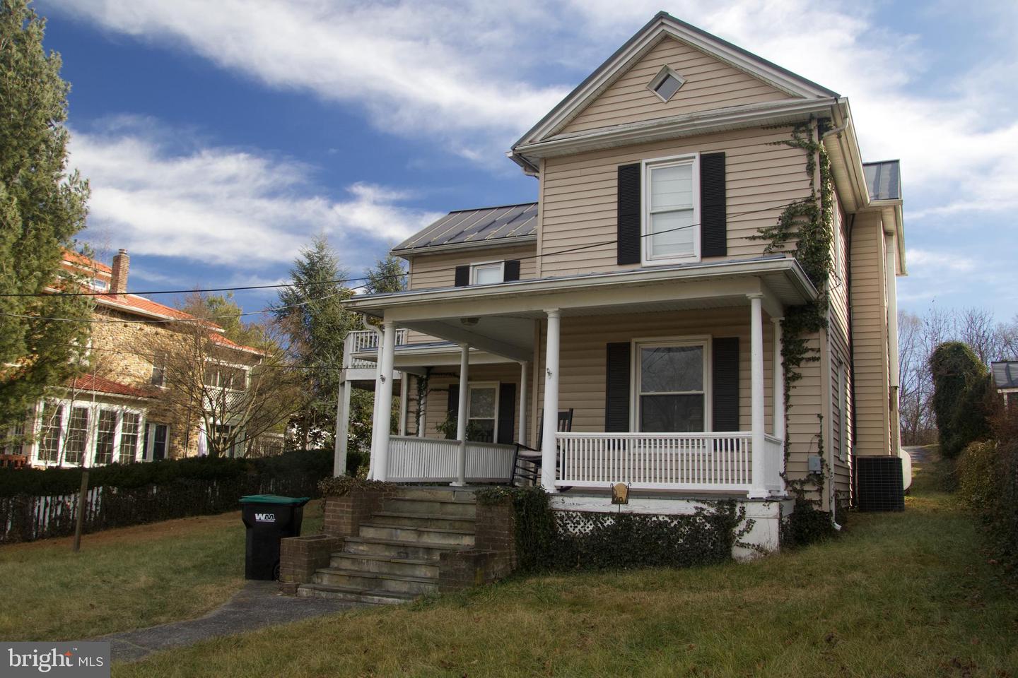 521 S MAIN ST, WOODSTOCK, Virginia 22664, 5 Bedrooms Bedrooms, ,3 BathroomsBathrooms,Residential,For sale,521 S MAIN ST,VASH2013350 MLS # VASH2013350