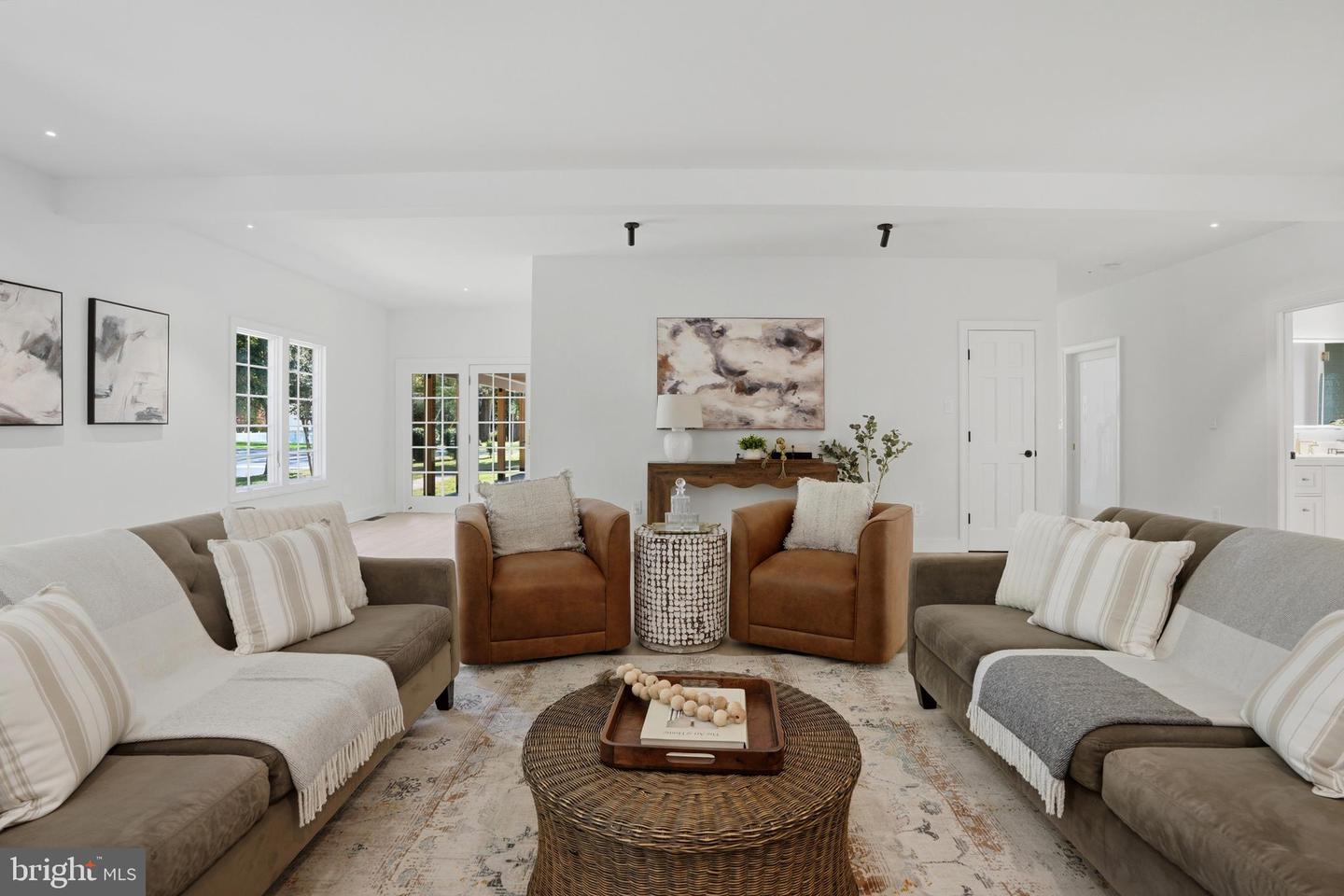 300 LEWIS ST NW, VIENNA, Virginia 22180, 5 Bedrooms Bedrooms, ,3 BathroomsBathrooms,Residential,For sale,300 LEWIS ST NW,VAFX2287636 MLS # VAFX2287636