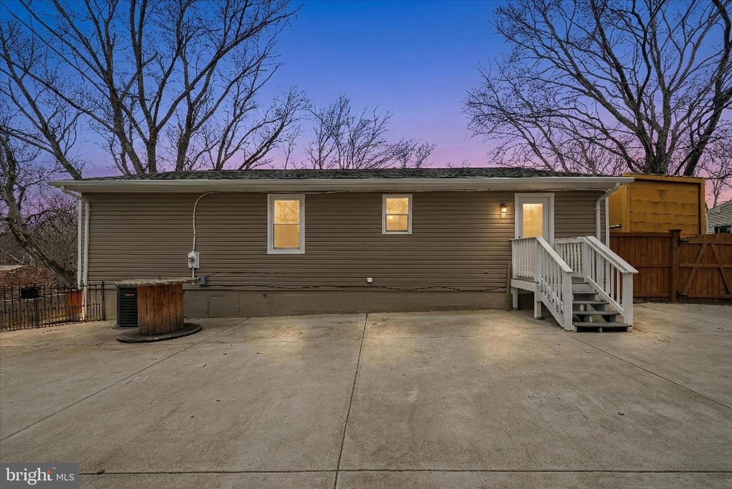 911 WALNUT DR, FREDERICKSBURG, Virginia 22405, 3 Bedrooms Bedrooms, ,2 BathroomsBathrooms,Residential,For sale,911 WALNUT DR,VAST2045518 MLS # VAST2045518