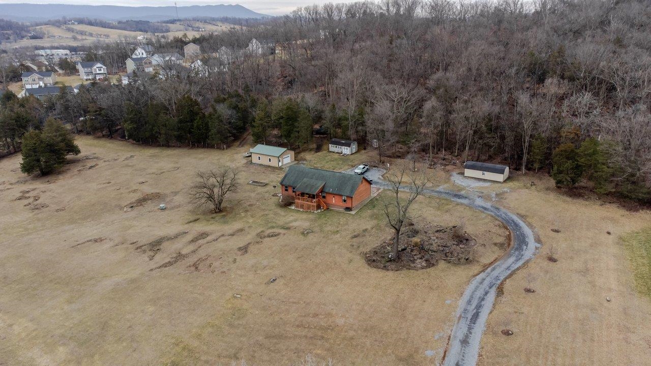 523 GRAVELS RD, ROCKINGHAM, Virginia 22802, 4 Bedrooms Bedrooms, ,2 BathroomsBathrooms,Residential,523 GRAVELS RD,674051 MLS # 674051