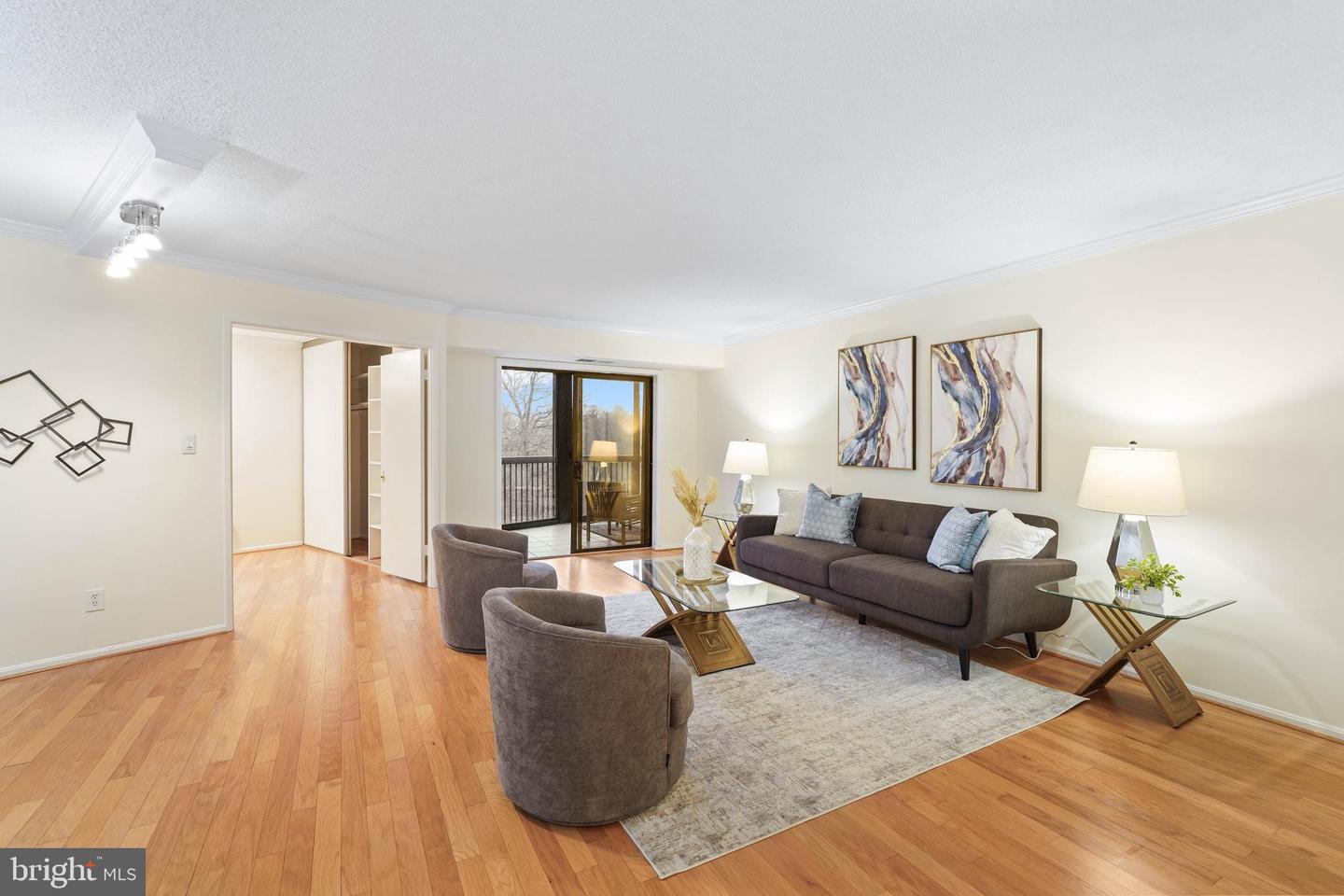 5904 MOUNT EAGLE DR #104, ALEXANDRIA, Virginia 22303, 2 Bedrooms Bedrooms, 8 Rooms Rooms,2 BathroomsBathrooms,Residential,For sale,5904 MOUNT EAGLE DR #104,VAFX2290132 MLS # VAFX2290132