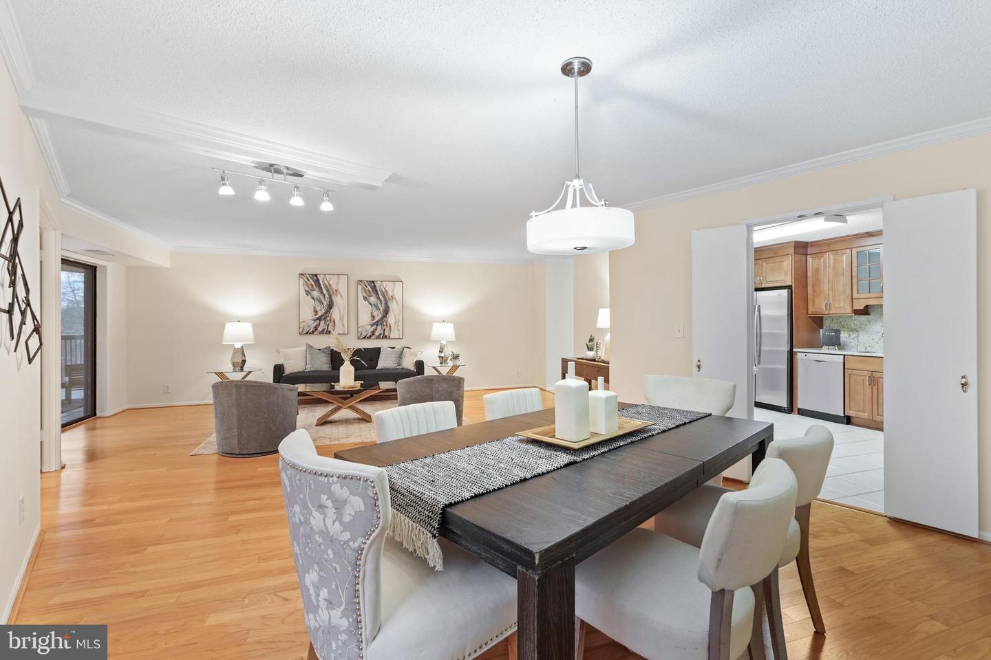 5904 MOUNT EAGLE DR #104, ALEXANDRIA, Virginia 22303, 2 Bedrooms Bedrooms, 8 Rooms Rooms,2 BathroomsBathrooms,Residential,For sale,5904 MOUNT EAGLE DR #104,VAFX2290132 MLS # VAFX2290132