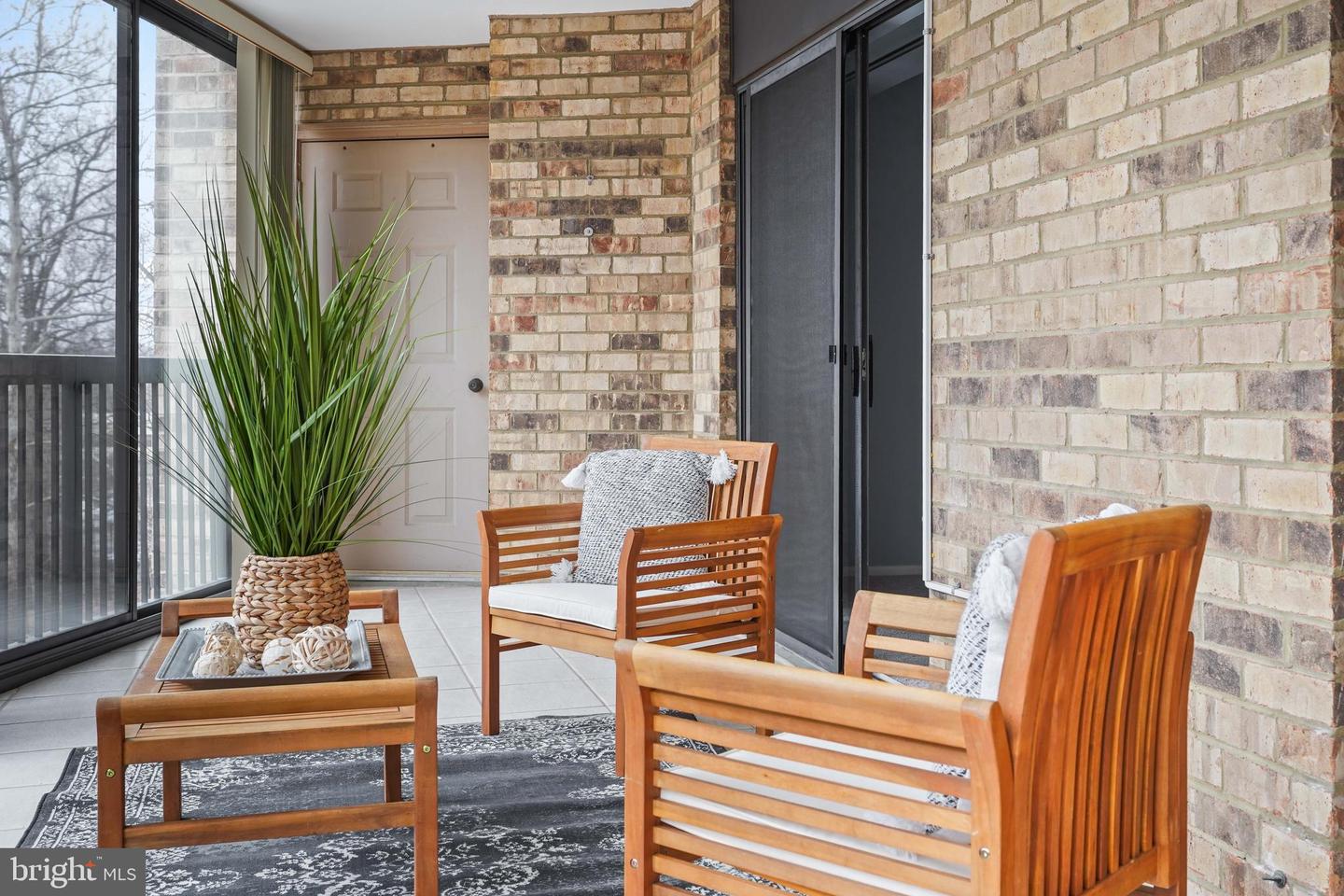 5904 MOUNT EAGLE DR #104, ALEXANDRIA, Virginia 22303, 2 Bedrooms Bedrooms, 8 Rooms Rooms,2 BathroomsBathrooms,Residential,For sale,5904 MOUNT EAGLE DR #104,VAFX2290132 MLS # VAFX2290132