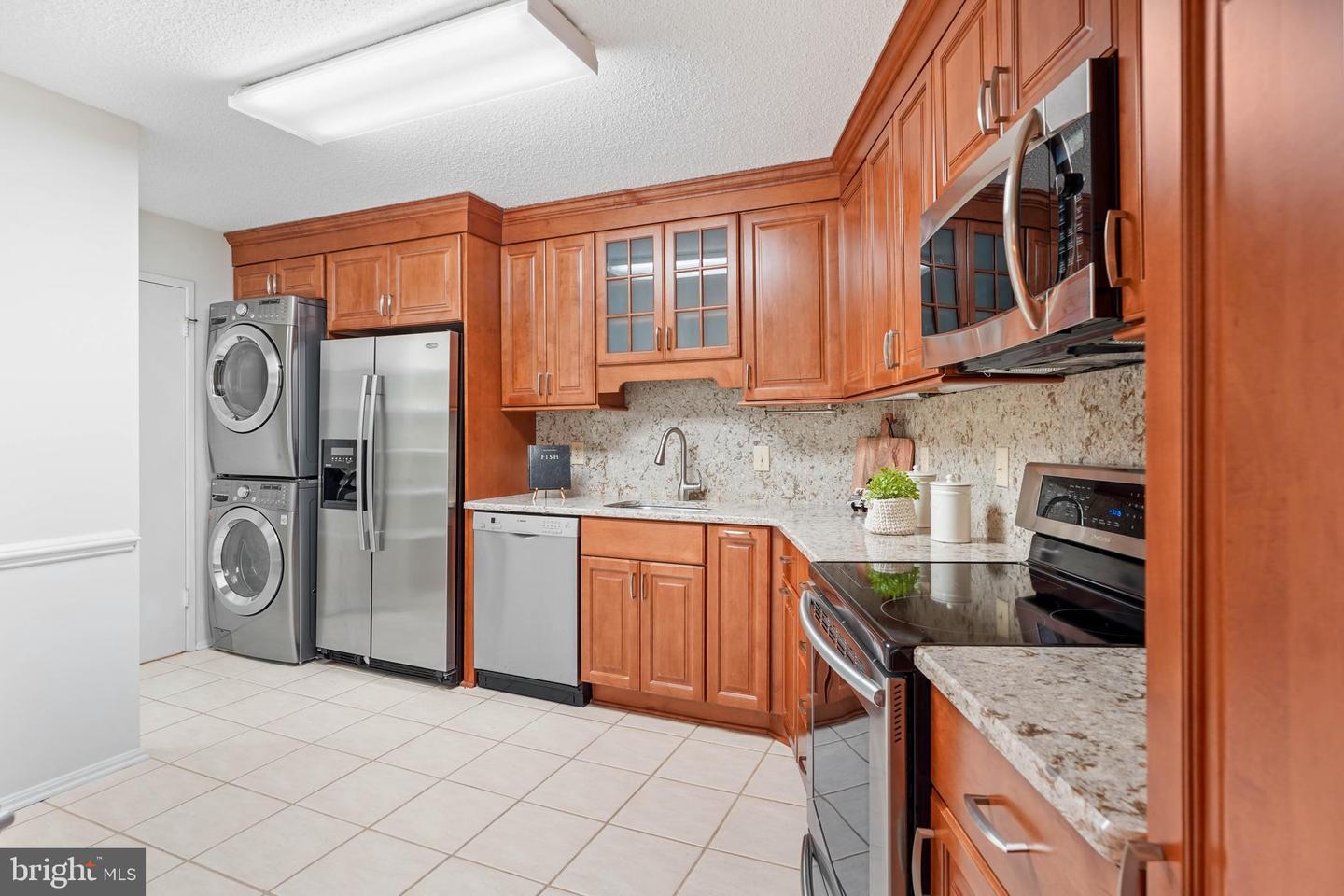 5904 MOUNT EAGLE DR #104, ALEXANDRIA, Virginia 22303, 2 Bedrooms Bedrooms, 8 Rooms Rooms,2 BathroomsBathrooms,Residential,For sale,5904 MOUNT EAGLE DR #104,VAFX2290132 MLS # VAFX2290132