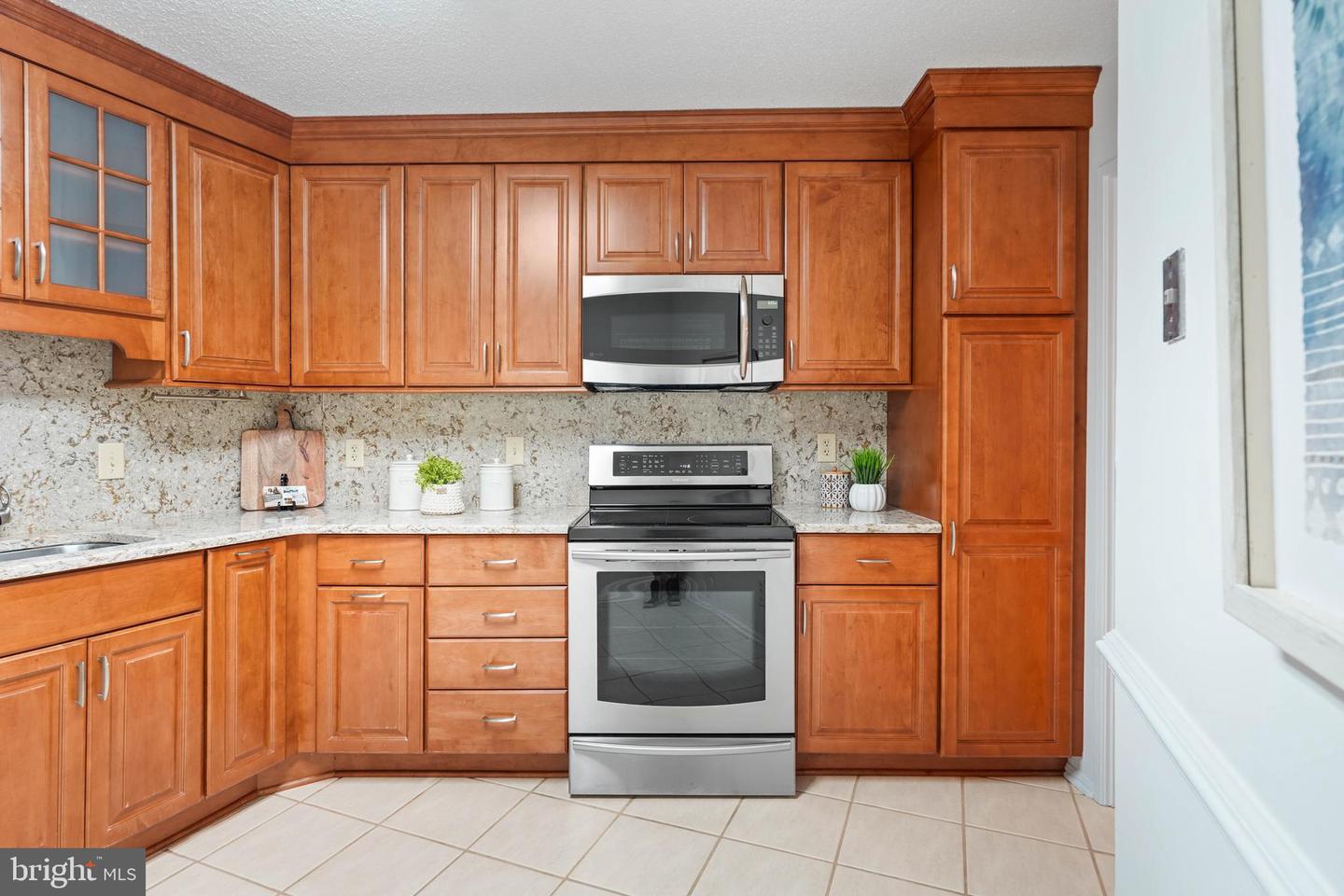 5904 MOUNT EAGLE DR #104, ALEXANDRIA, Virginia 22303, 2 Bedrooms Bedrooms, 8 Rooms Rooms,2 BathroomsBathrooms,Residential,For sale,5904 MOUNT EAGLE DR #104,VAFX2290132 MLS # VAFX2290132