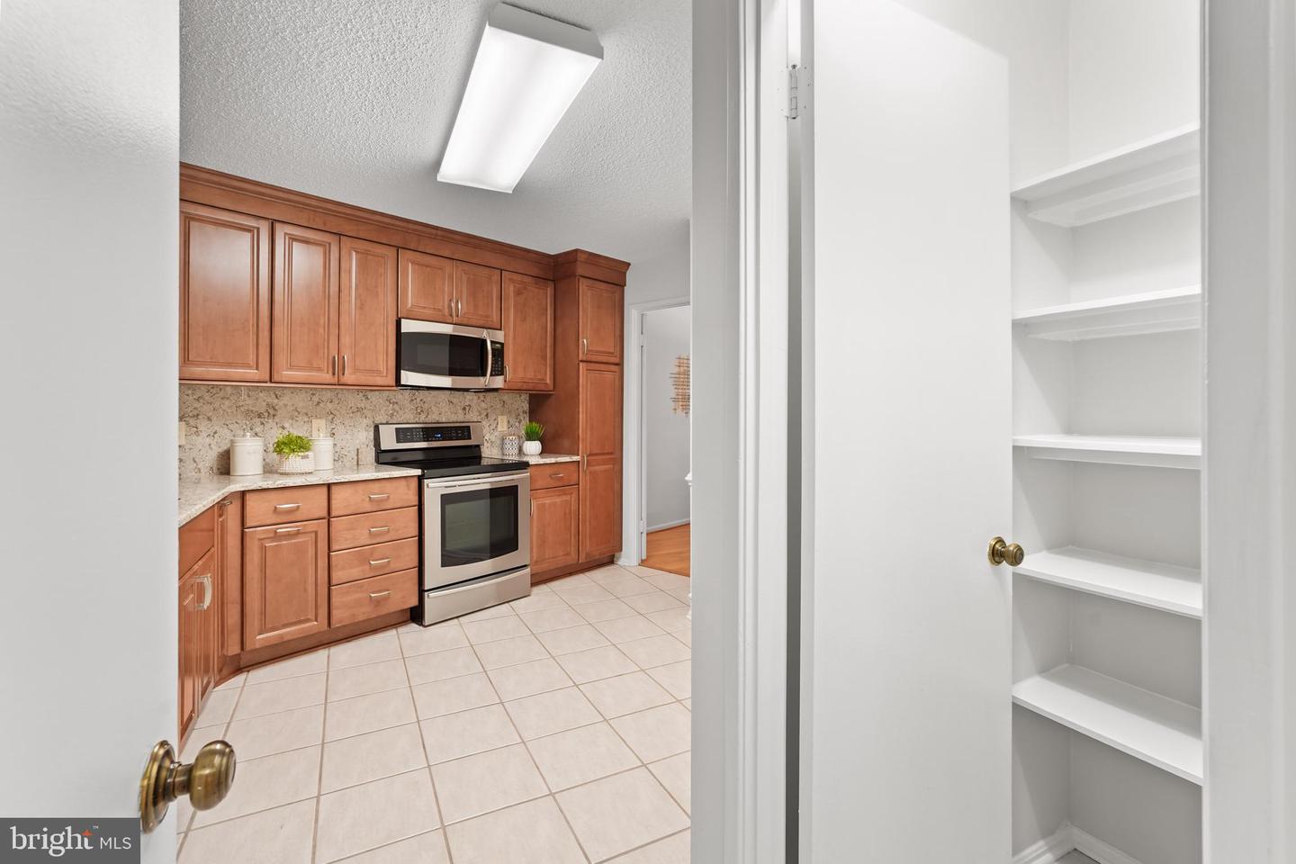 5904 MOUNT EAGLE DR #104, ALEXANDRIA, Virginia 22303, 2 Bedrooms Bedrooms, 8 Rooms Rooms,2 BathroomsBathrooms,Residential,For sale,5904 MOUNT EAGLE DR #104,VAFX2290132 MLS # VAFX2290132