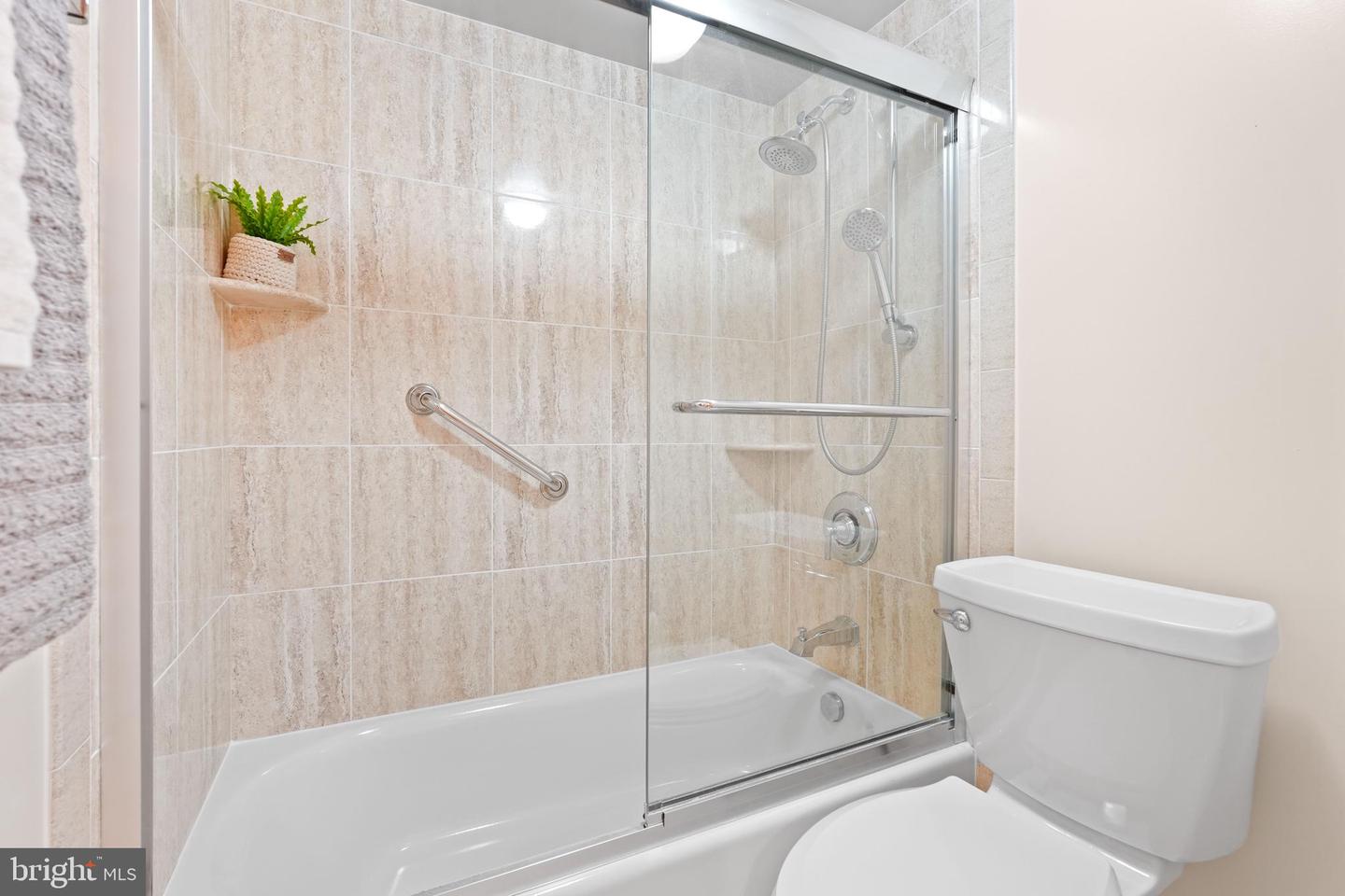 5904 MOUNT EAGLE DR #104, ALEXANDRIA, Virginia 22303, 2 Bedrooms Bedrooms, 8 Rooms Rooms,2 BathroomsBathrooms,Residential,For sale,5904 MOUNT EAGLE DR #104,VAFX2290132 MLS # VAFX2290132