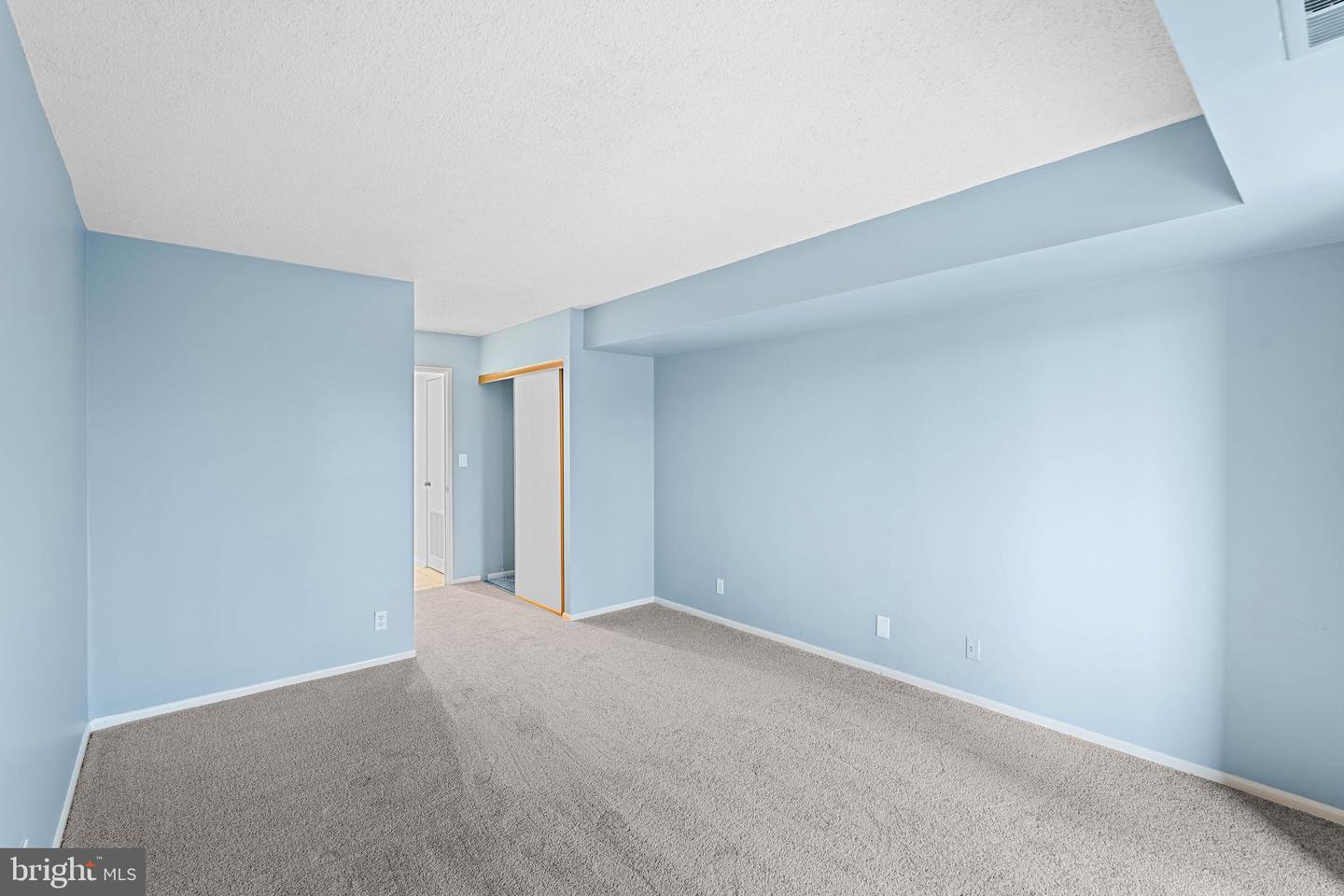 5904 MOUNT EAGLE DR #104, ALEXANDRIA, Virginia 22303, 2 Bedrooms Bedrooms, 8 Rooms Rooms,2 BathroomsBathrooms,Residential,For sale,5904 MOUNT EAGLE DR #104,VAFX2290132 MLS # VAFX2290132