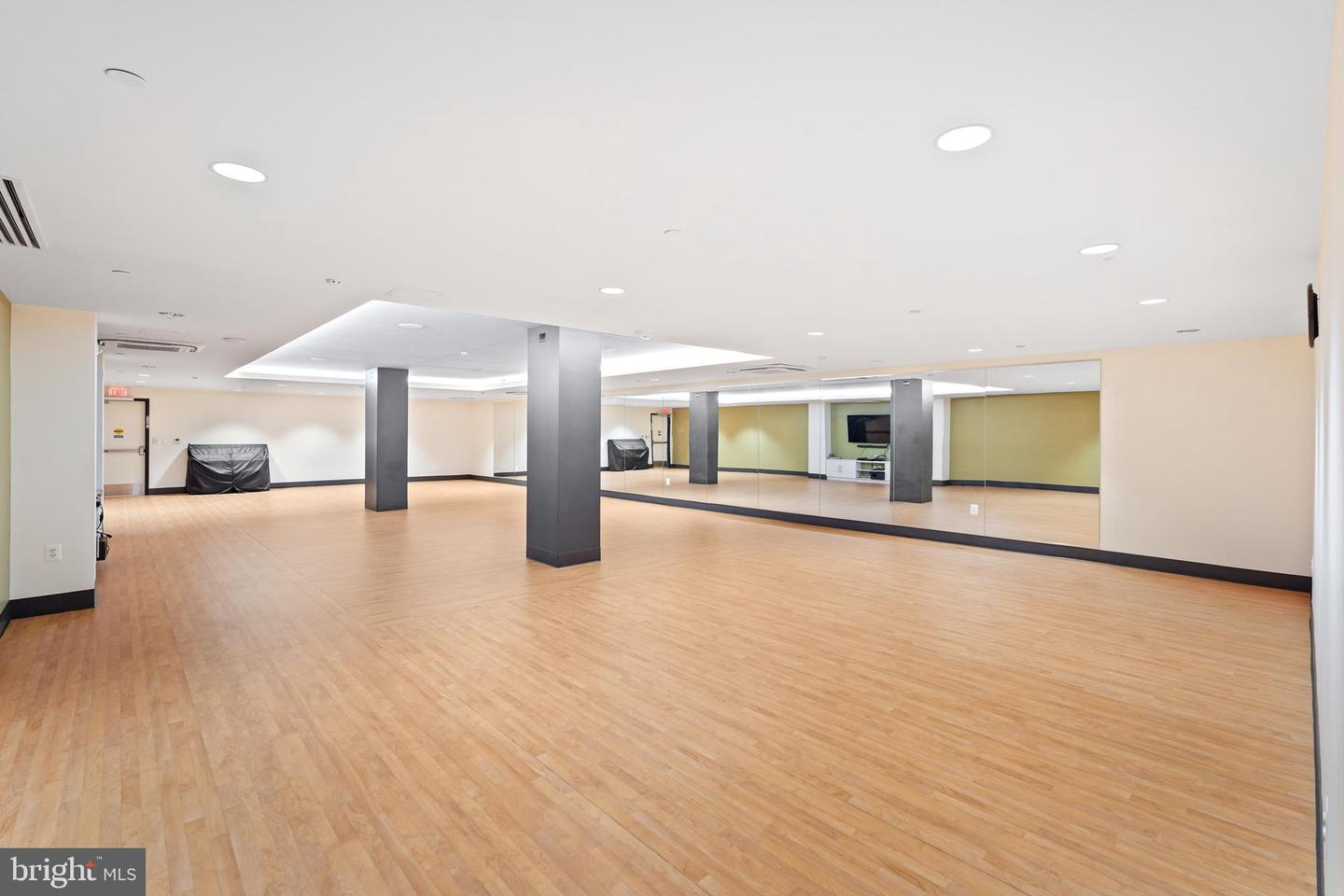 5904 MOUNT EAGLE DR #104, ALEXANDRIA, Virginia 22303, 2 Bedrooms Bedrooms, 8 Rooms Rooms,2 BathroomsBathrooms,Residential,For sale,5904 MOUNT EAGLE DR #104,VAFX2290132 MLS # VAFX2290132