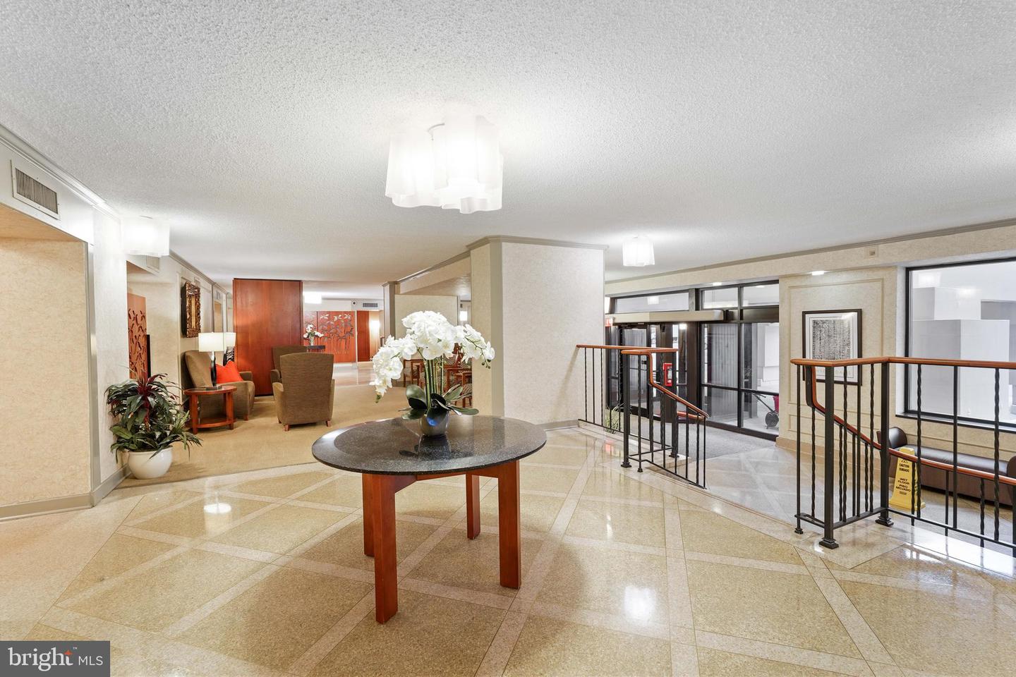 5904 MOUNT EAGLE DR #104, ALEXANDRIA, Virginia 22303, 2 Bedrooms Bedrooms, 8 Rooms Rooms,2 BathroomsBathrooms,Residential,For sale,5904 MOUNT EAGLE DR #104,VAFX2290132 MLS # VAFX2290132