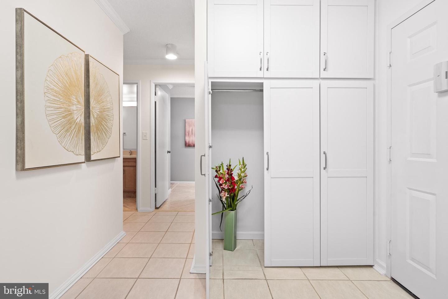 5904 MOUNT EAGLE DR #104, ALEXANDRIA, Virginia 22303, 2 Bedrooms Bedrooms, 8 Rooms Rooms,2 BathroomsBathrooms,Residential,For sale,5904 MOUNT EAGLE DR #104,VAFX2290132 MLS # VAFX2290132