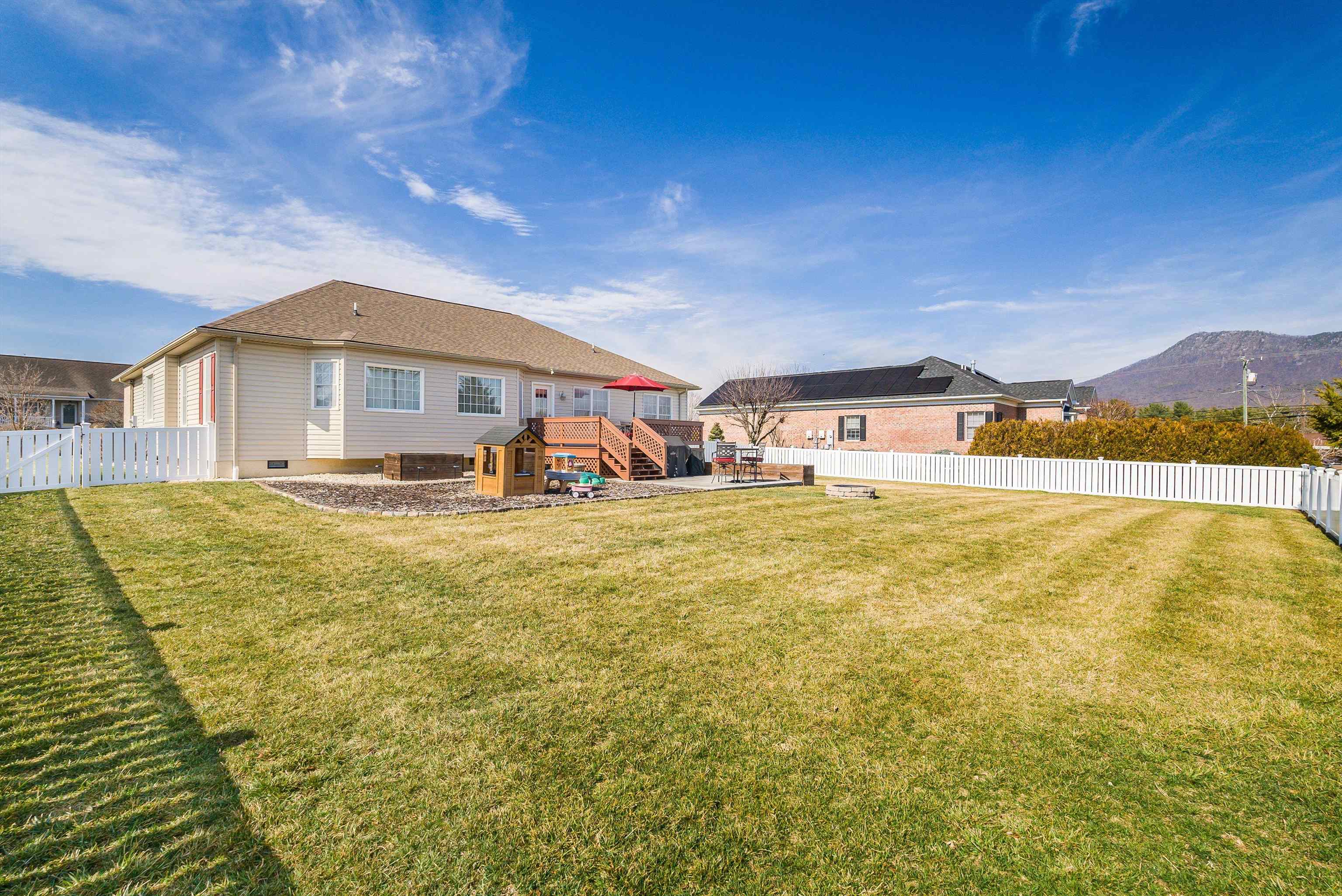 435 THREE LEAGUES RD, MCGAHEYSVILLE, Virginia 22840, 3 Bedrooms Bedrooms, ,2 BathroomsBathrooms,Residential,435 THREE LEAGUES RD,674052 MLS # 674052