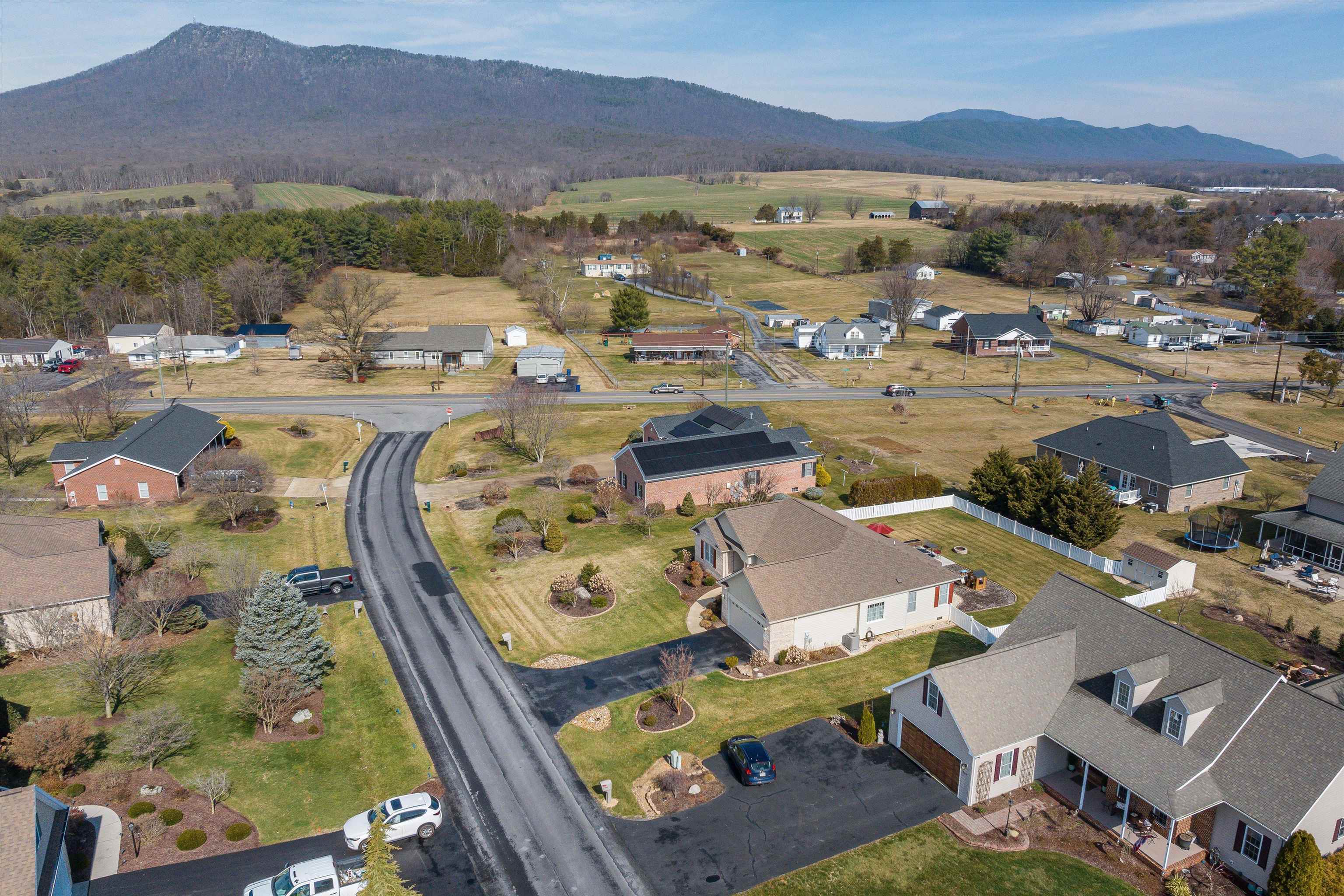 435 THREE LEAGUES RD, MCGAHEYSVILLE, Virginia 22840, 3 Bedrooms Bedrooms, ,2 BathroomsBathrooms,Residential,435 THREE LEAGUES RD,674052 MLS # 674052