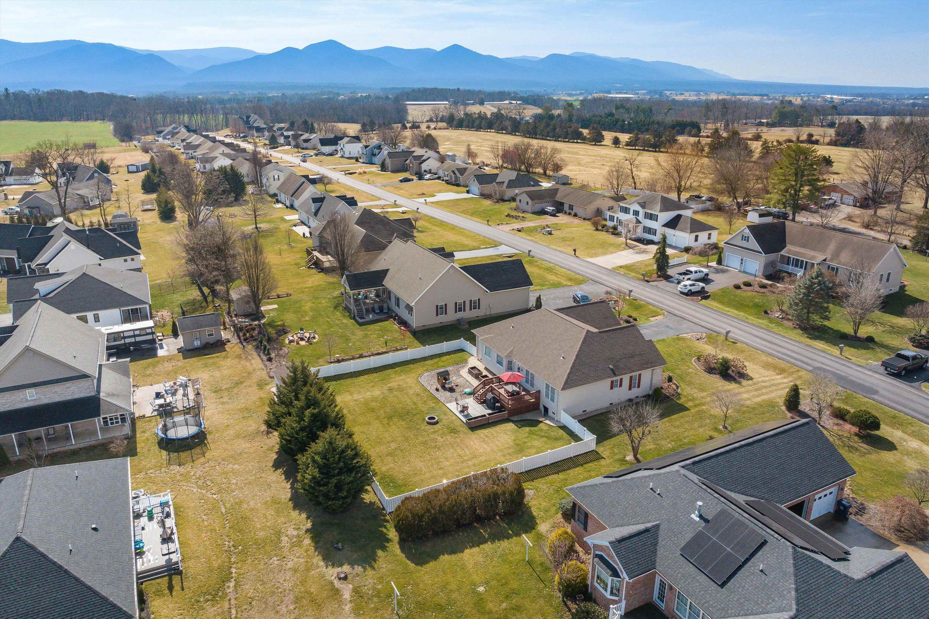 435 THREE LEAGUES RD, MCGAHEYSVILLE, Virginia 22840, 3 Bedrooms Bedrooms, ,2 BathroomsBathrooms,Residential,435 THREE LEAGUES RD,674052 MLS # 674052