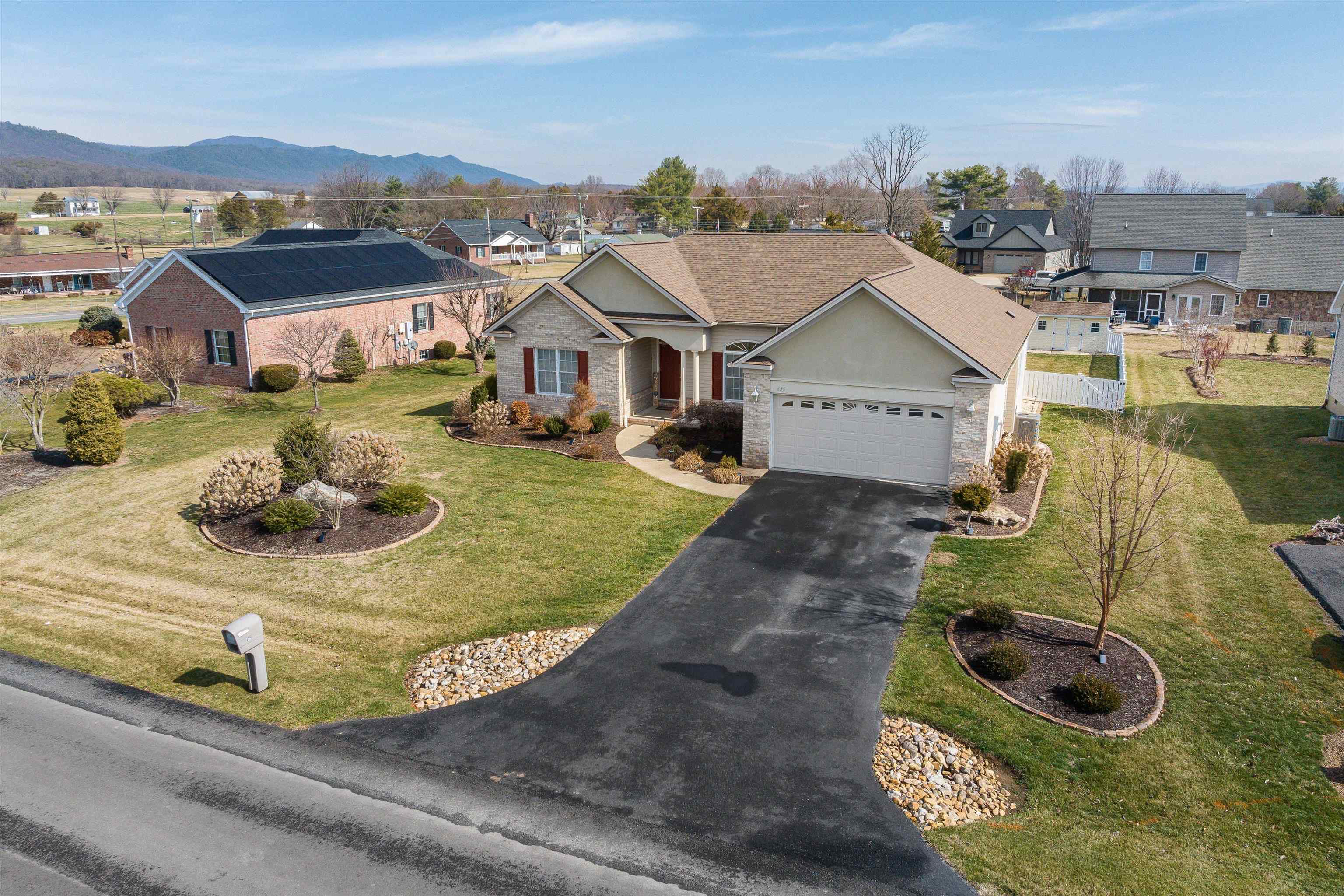 435 THREE LEAGUES RD, MCGAHEYSVILLE, Virginia 22840, 3 Bedrooms Bedrooms, ,2 BathroomsBathrooms,Residential,435 THREE LEAGUES RD,674052 MLS # 674052