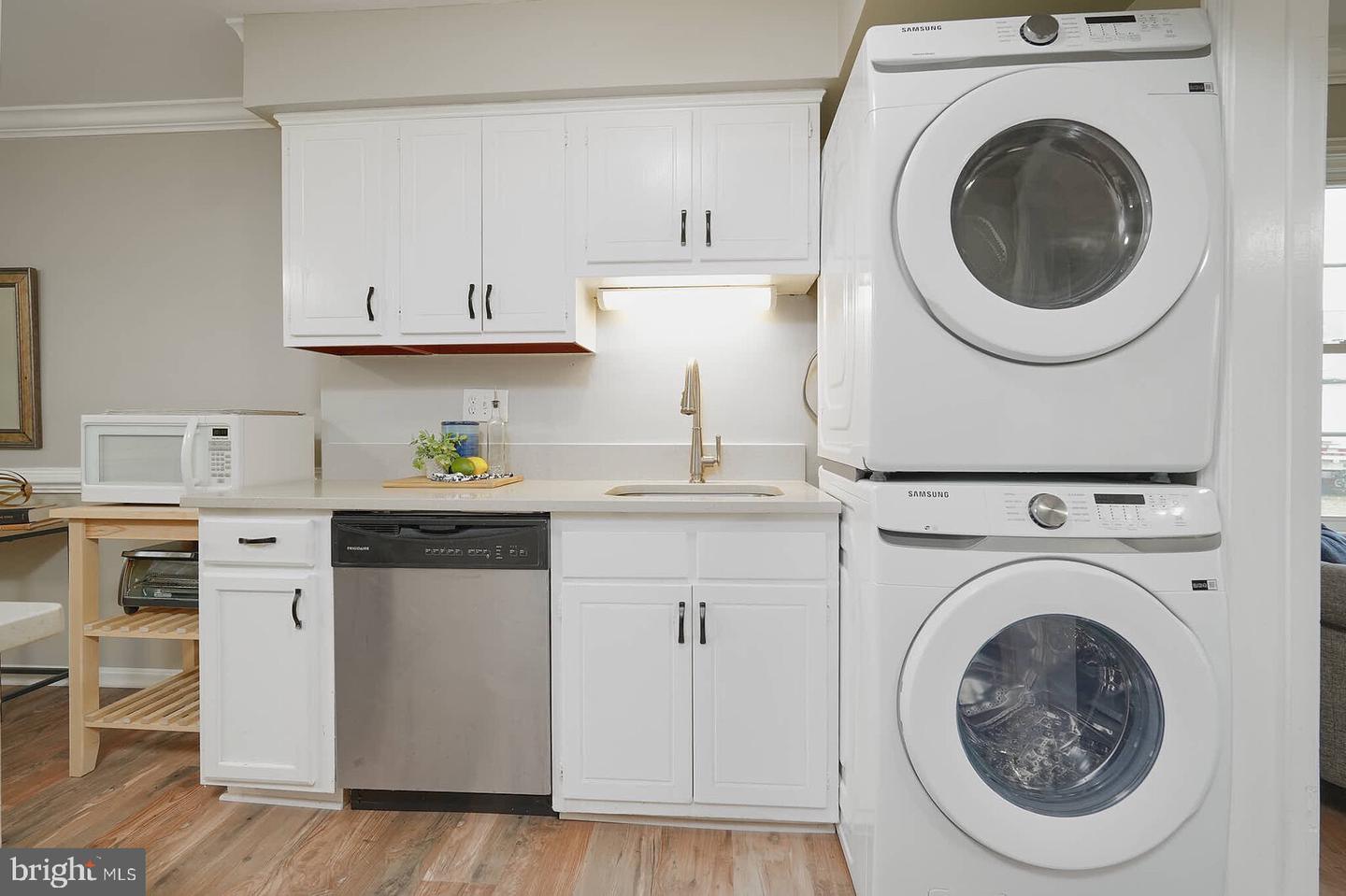 1021-A BRIXTON CT, STERLING, Virginia 20164, 3 Bedrooms Bedrooms, ,2 BathroomsBathrooms,Residential,For sale,1021-A BRIXTON CT,VALO2115400 MLS # VALO2115400