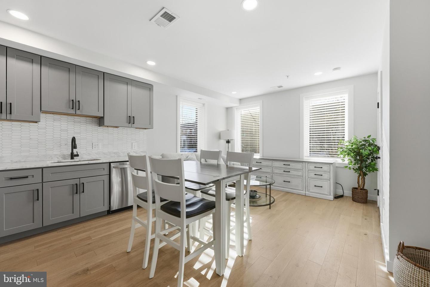 4001 7TH ST NE #4, WASHINGTON, District Of Columbia 20017, 2 Bedrooms Bedrooms, ,1 BathroomBathrooms,Residential,For sale,4001 7TH ST NE #4,DCDC2245848 MLS # DCDC2245848