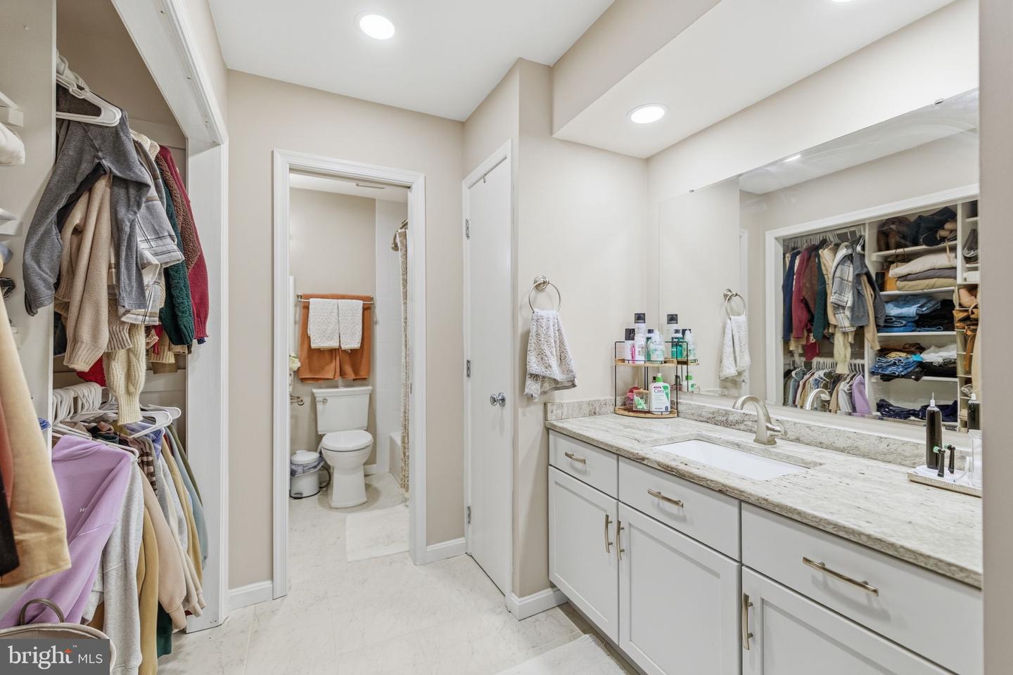 2568-B S ARLINGTON MILL DR #B, ARLINGTON, Virginia 22206, 2 Bedrooms Bedrooms, ,1 BathroomBathrooms,Residential,For sale,2568-B S ARLINGTON MILL DR #B,VAAR2069056 MLS # VAAR2069056