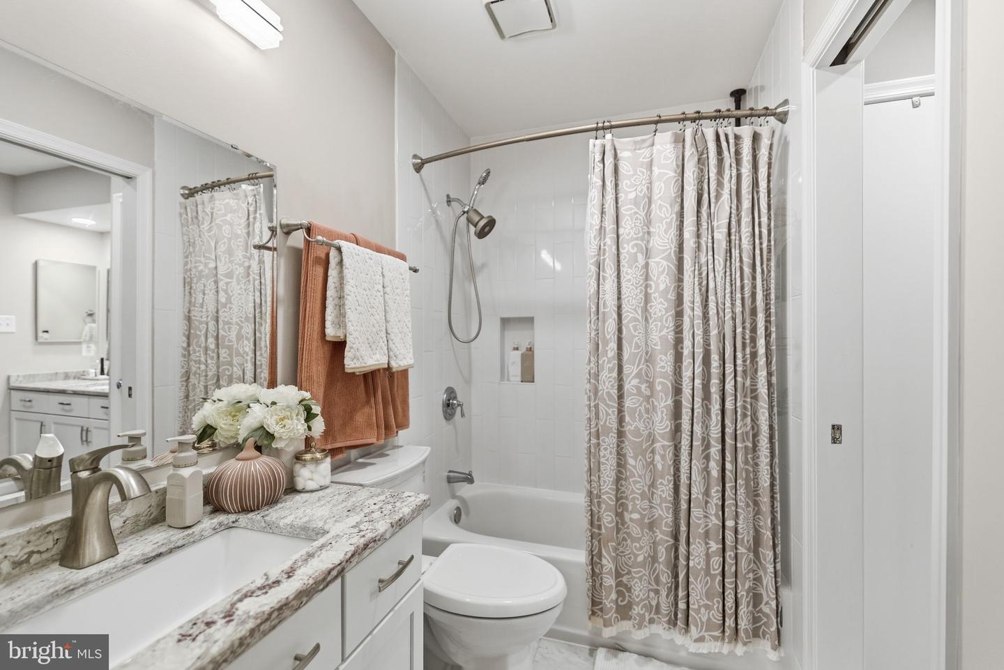 2568-B S ARLINGTON MILL DR #B, ARLINGTON, Virginia 22206, 2 Bedrooms Bedrooms, ,1 BathroomBathrooms,Residential,For sale,2568-B S ARLINGTON MILL DR #B,VAAR2069056 MLS # VAAR2069056