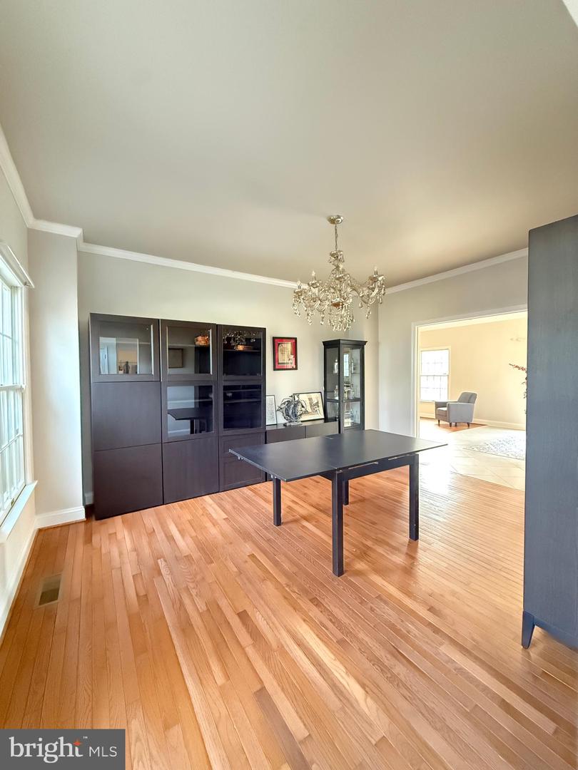 1742 VALLEY AVE, MCLEAN, Virginia 22101, 6 Bedrooms Bedrooms, ,4 BathroomsBathrooms,Residential,For sale,1742 VALLEY AVE,VAFX2291738 MLS # VAFX2291738