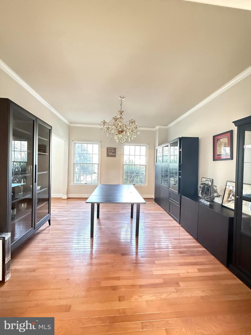 1742 VALLEY AVE, MCLEAN, Virginia 22101, 6 Bedrooms Bedrooms, ,4 BathroomsBathrooms,Residential,For sale,1742 VALLEY AVE,VAFX2291738 MLS # VAFX2291738