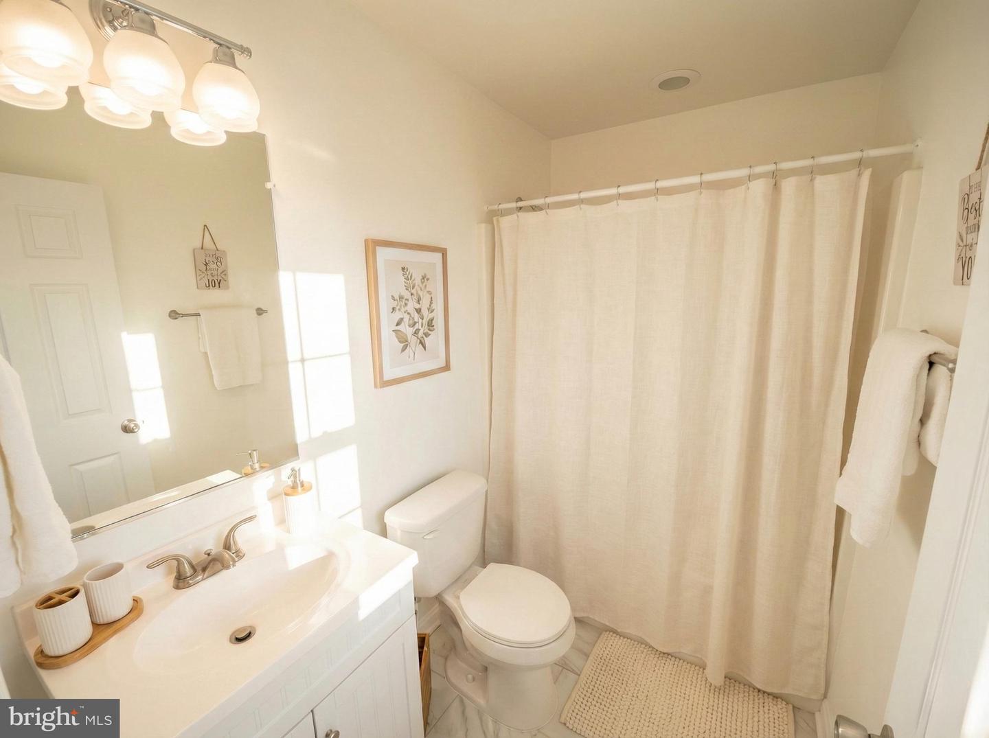 397 PARKSIDE RD, LINDEN, Virginia 22642, 3 Bedrooms Bedrooms, ,2 BathroomsBathrooms,Residential,For sale,397 PARKSIDE RD,VAWR2013474 MLS # VAWR2013474