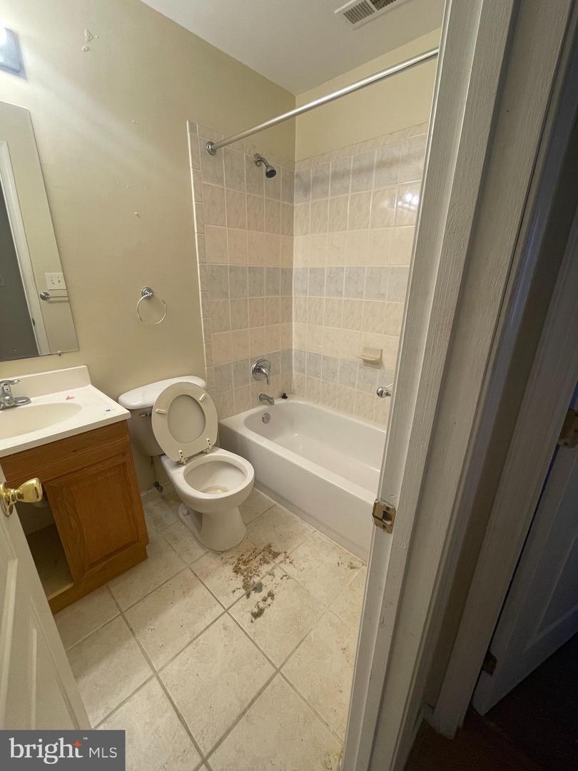 612 EASTERN AVE NE #103, WASHINGTON, District Of Columbia 20019, 2 Bedrooms Bedrooms, ,2 BathroomsBathrooms,Residential,For sale,612 EASTERN AVE NE #103,DCDC2247302 MLS # DCDC2247302