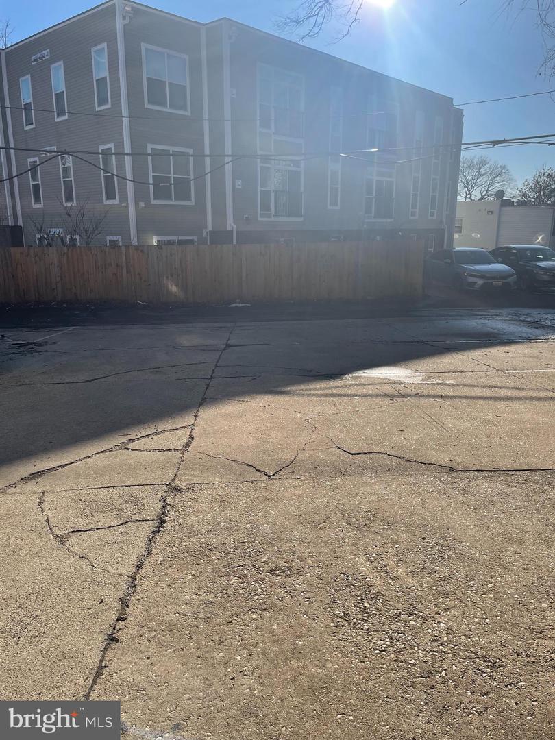 612 EASTERN AVE NE #103, WASHINGTON, District Of Columbia 20019, 2 Bedrooms Bedrooms, ,2 BathroomsBathrooms,Residential,For sale,612 EASTERN AVE NE #103,DCDC2247302 MLS # DCDC2247302