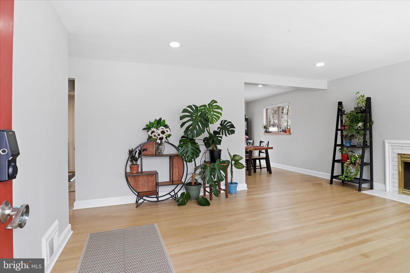 ANNANDALE, Virginia 22003, 4 Bedrooms Bedrooms, ,2 BathroomsBathrooms,Residential,For sale,VAFX2292328 MLS # VAFX2292328