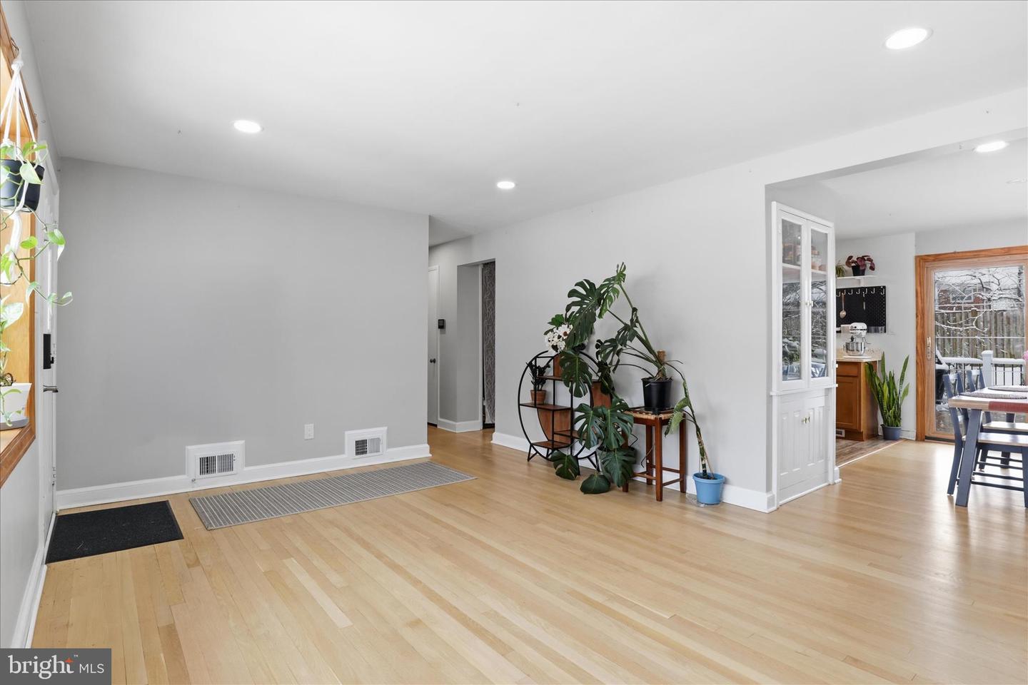 ANNANDALE, Virginia 22003, 4 Bedrooms Bedrooms, ,2 BathroomsBathrooms,Residential,For sale,VAFX2292328 MLS # VAFX2292328