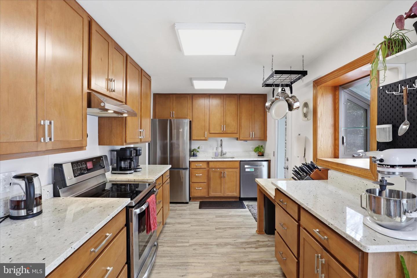 ANNANDALE, Virginia 22003, 4 Bedrooms Bedrooms, ,2 BathroomsBathrooms,Residential,For sale,VAFX2292328 MLS # VAFX2292328