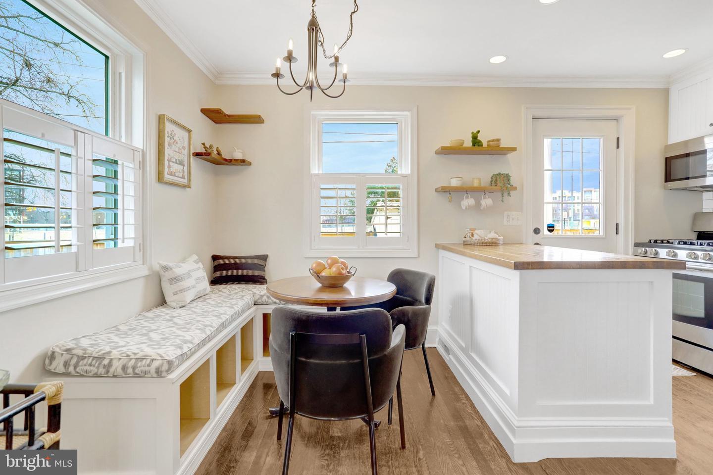 527 DUNCAN AVE, ALEXANDRIA, Virginia 22301, 2 Bedrooms Bedrooms, ,1 BathroomBathrooms,Residential,For sale,527 DUNCAN AVE,VAAX2054458 MLS # VAAX2054458