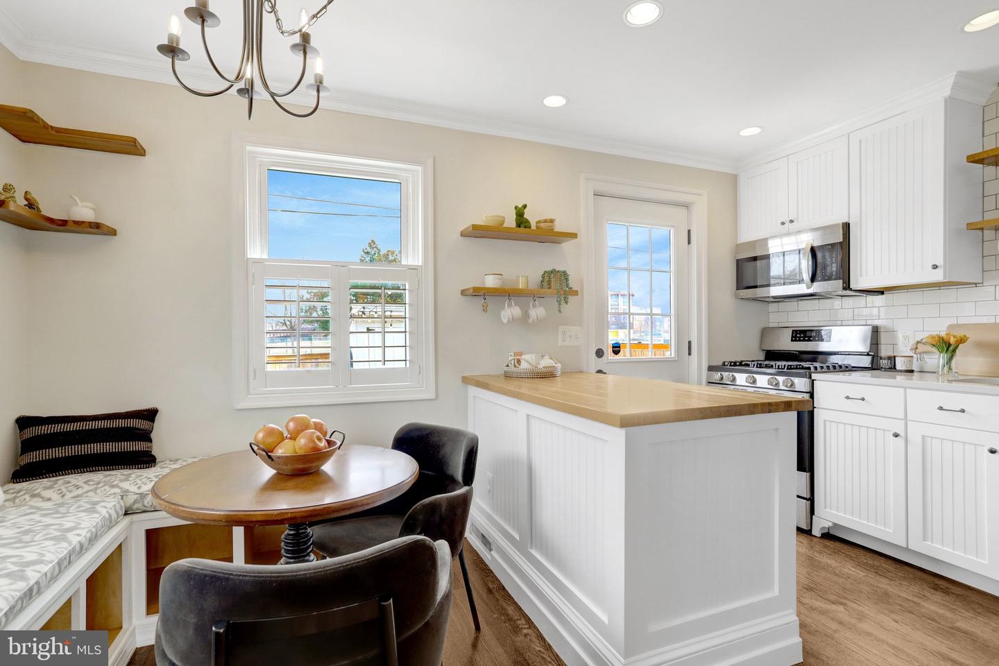 527 DUNCAN AVE, ALEXANDRIA, Virginia 22301, 2 Bedrooms Bedrooms, ,1 BathroomBathrooms,Residential,For sale,527 DUNCAN AVE,VAAX2054458 MLS # VAAX2054458