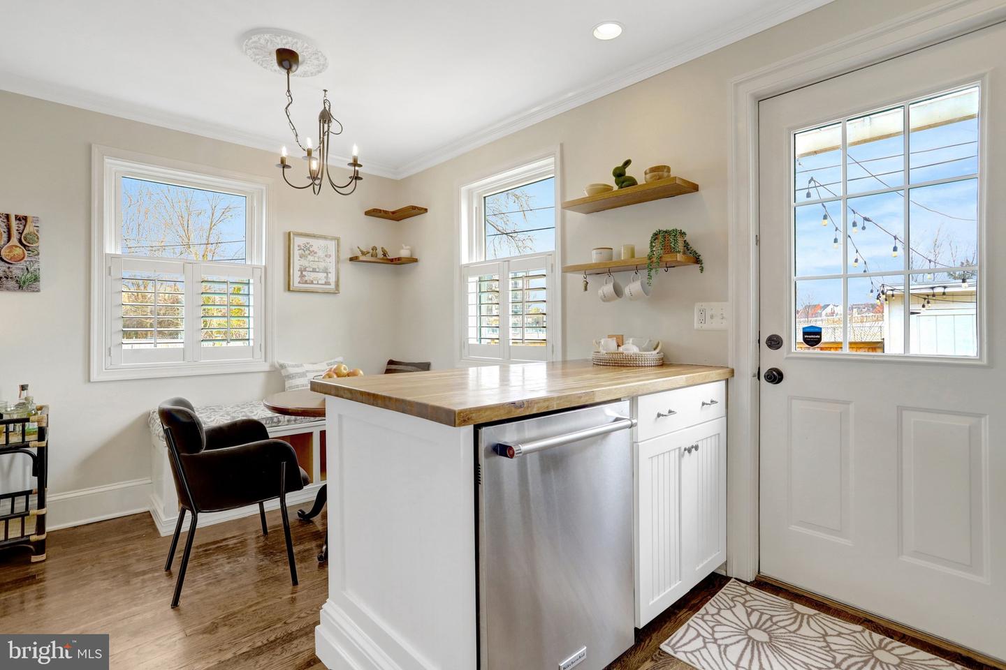 527 DUNCAN AVE, ALEXANDRIA, Virginia 22301, 2 Bedrooms Bedrooms, ,1 BathroomBathrooms,Residential,For sale,527 DUNCAN AVE,VAAX2054458 MLS # VAAX2054458