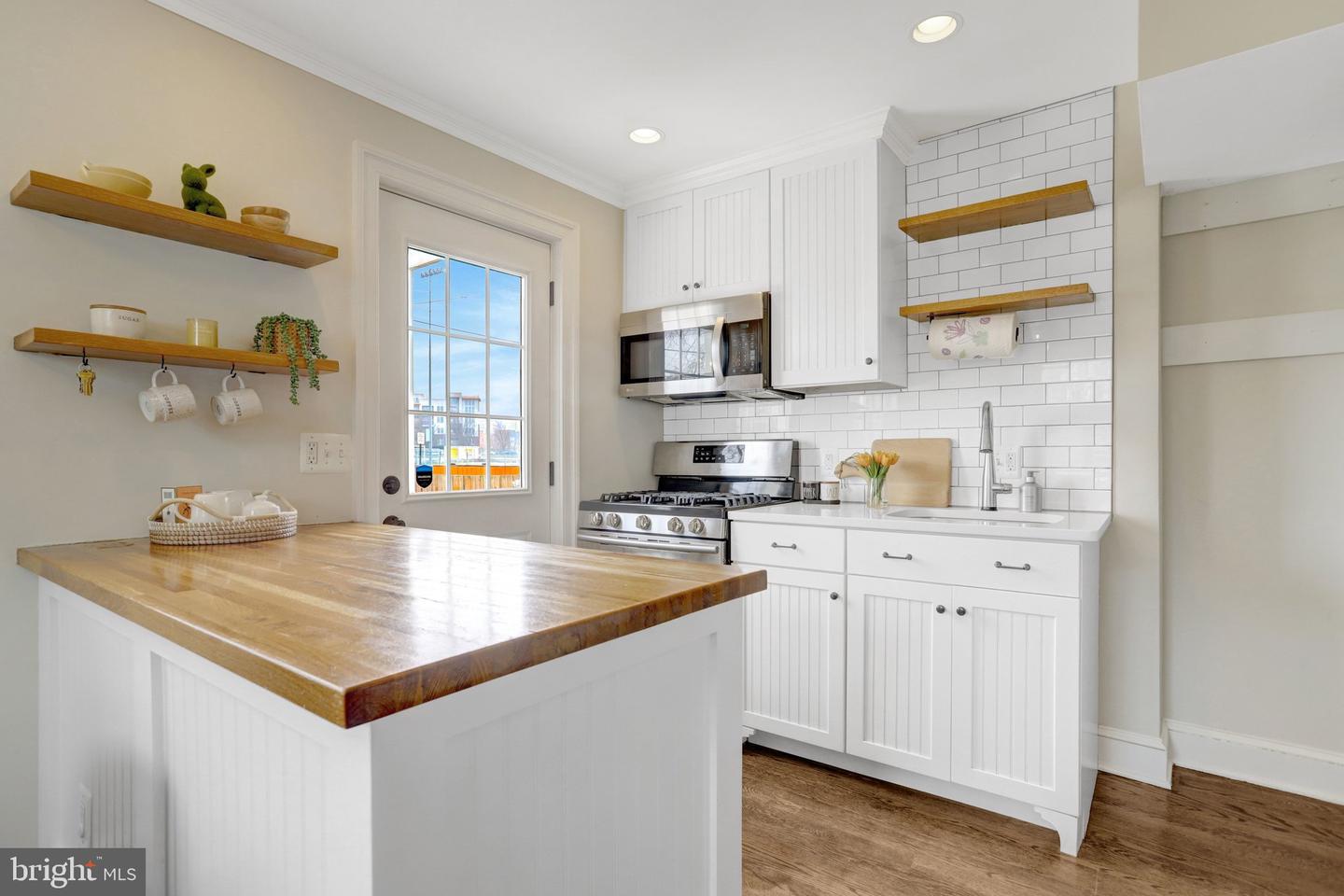 527 DUNCAN AVE, ALEXANDRIA, Virginia 22301, 2 Bedrooms Bedrooms, ,1 BathroomBathrooms,Residential,For sale,527 DUNCAN AVE,VAAX2054458 MLS # VAAX2054458