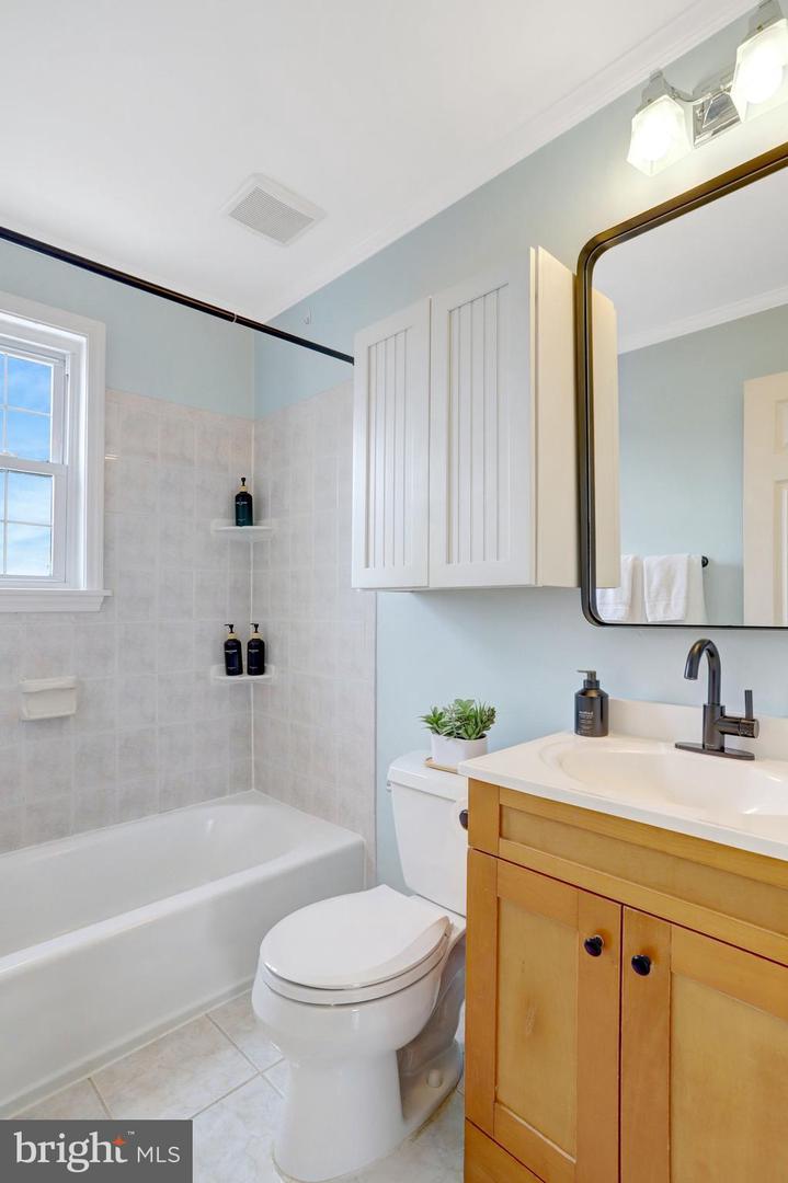 527 DUNCAN AVE, ALEXANDRIA, Virginia 22301, 2 Bedrooms Bedrooms, ,1 BathroomBathrooms,Residential,For sale,527 DUNCAN AVE,VAAX2054458 MLS # VAAX2054458