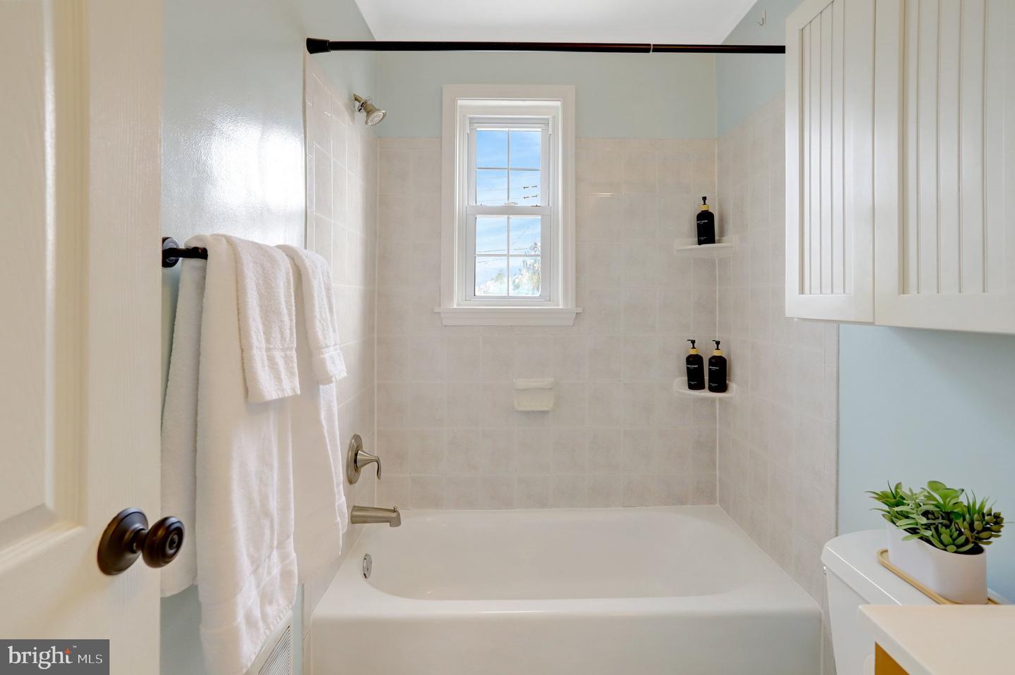 527 DUNCAN AVE, ALEXANDRIA, Virginia 22301, 2 Bedrooms Bedrooms, ,1 BathroomBathrooms,Residential,For sale,527 DUNCAN AVE,VAAX2054458 MLS # VAAX2054458