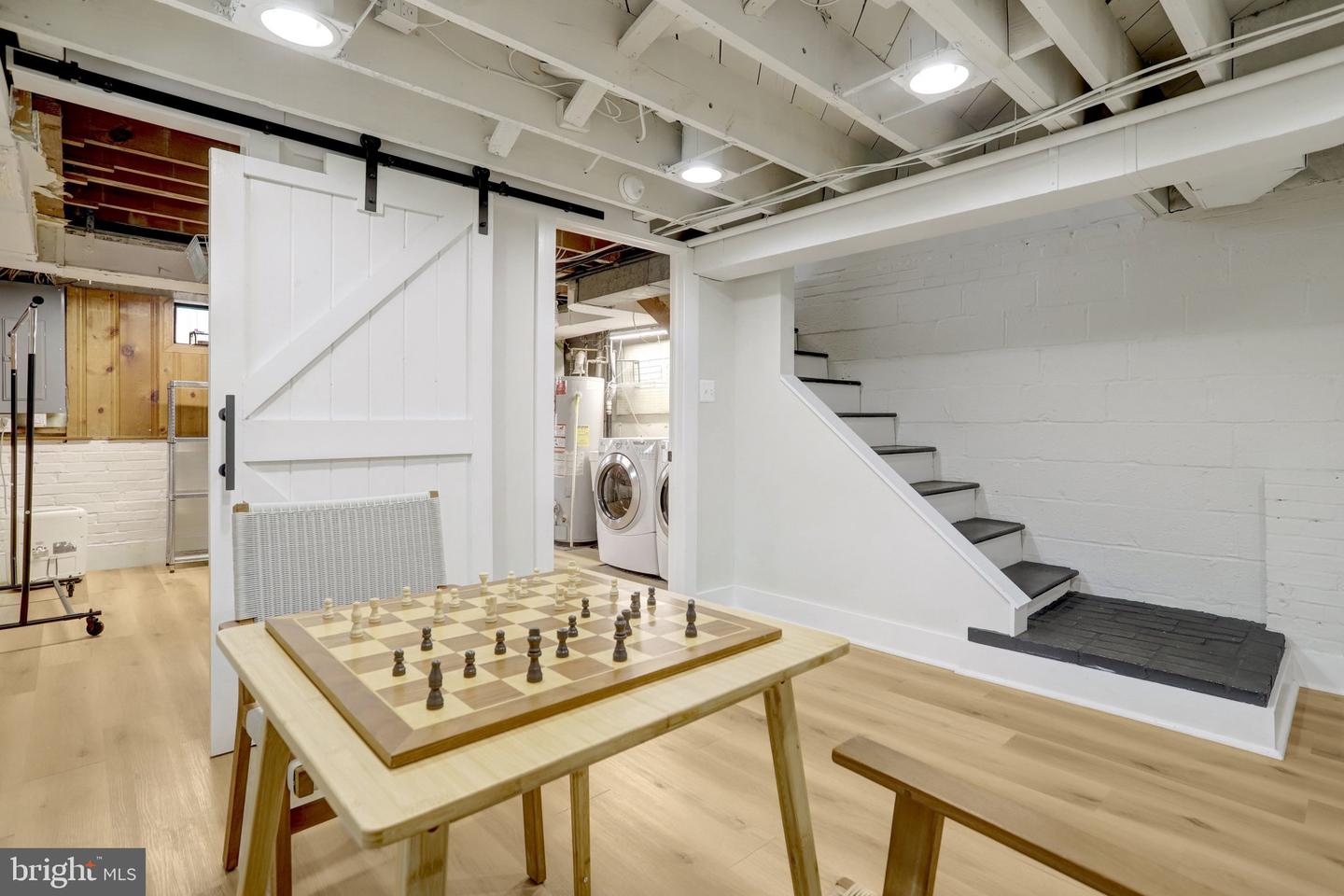 527 DUNCAN AVE, ALEXANDRIA, Virginia 22301, 2 Bedrooms Bedrooms, ,1 BathroomBathrooms,Residential,For sale,527 DUNCAN AVE,VAAX2054458 MLS # VAAX2054458