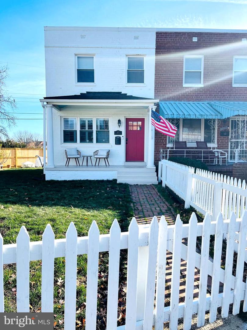 527 DUNCAN AVE, ALEXANDRIA, Virginia 22301, 2 Bedrooms Bedrooms, ,1 BathroomBathrooms,Residential,For sale,527 DUNCAN AVE,VAAX2054458 MLS # VAAX2054458