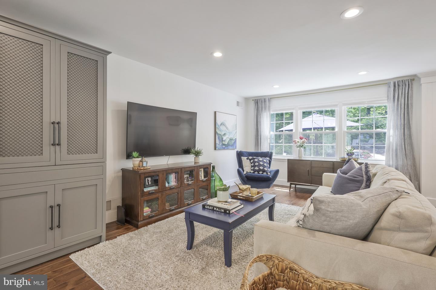 8625 APPLETON CT, ANNANDALE, Virginia 22003, 5 Bedrooms Bedrooms, 17 Rooms Rooms,2 BathroomsBathrooms,Residential,For sale,8625 APPLETON CT,VAFX2292888 MLS # VAFX2292888