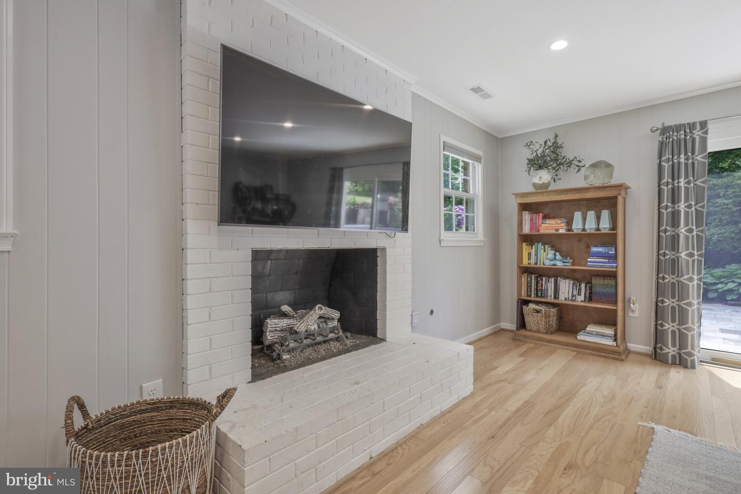 8625 APPLETON CT, ANNANDALE, Virginia 22003, 5 Bedrooms Bedrooms, 17 Rooms Rooms,2 BathroomsBathrooms,Residential,For sale,8625 APPLETON CT,VAFX2292888 MLS # VAFX2292888