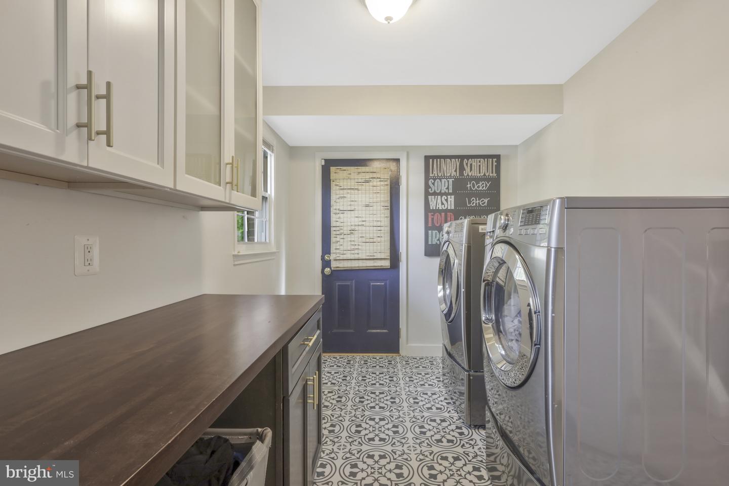 8625 APPLETON CT, ANNANDALE, Virginia 22003, 5 Bedrooms Bedrooms, 17 Rooms Rooms,2 BathroomsBathrooms,Residential,For sale,8625 APPLETON CT,VAFX2292888 MLS # VAFX2292888