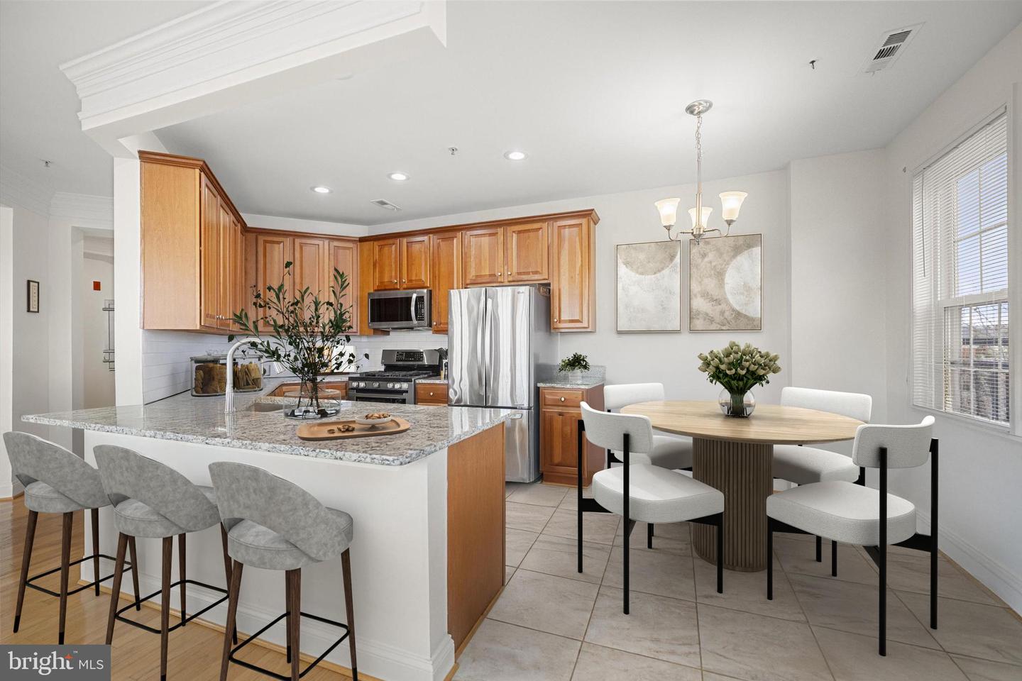 828 SLATERS LN #302, ALEXANDRIA, Virginia 22314, 2 Bedrooms Bedrooms, ,2 BathroomsBathrooms,Residential,For sale,828 SLATERS LN #302,VAAX2054528 MLS # VAAX2054528