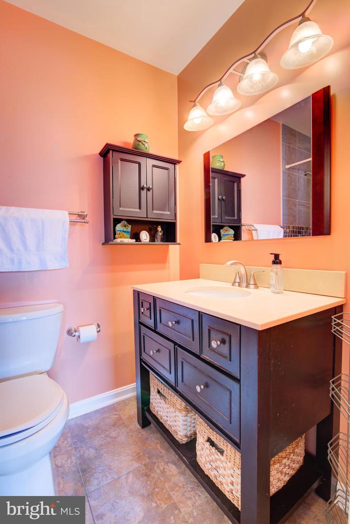 3346 OAKSHADE CT, FAIRFAX, Virginia 22033, 3 Bedrooms Bedrooms, ,3 BathroomsBathrooms,Residential,For sale,3346 OAKSHADE CT,VAFX2293018 MLS # VAFX2293018