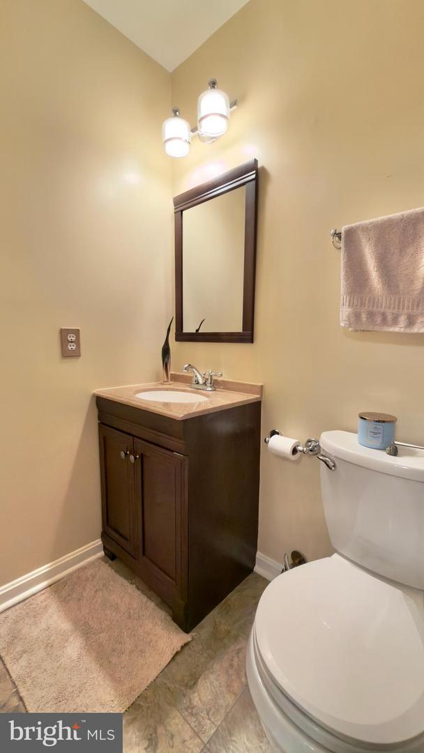 3346 OAKSHADE CT, FAIRFAX, Virginia 22033, 3 Bedrooms Bedrooms, ,3 BathroomsBathrooms,Residential,For sale,3346 OAKSHADE CT,VAFX2293018 MLS # VAFX2293018