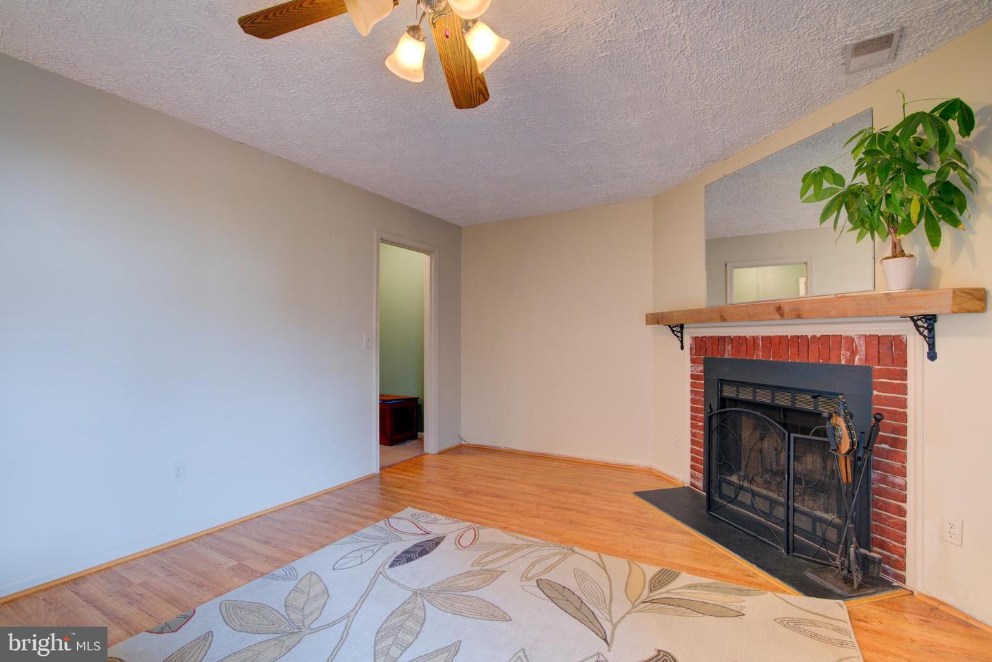 3346 OAKSHADE CT, FAIRFAX, Virginia 22033, 3 Bedrooms Bedrooms, ,3 BathroomsBathrooms,Residential,For sale,3346 OAKSHADE CT,VAFX2293018 MLS # VAFX2293018