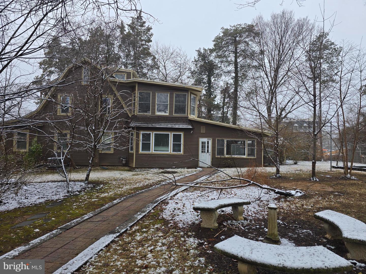 1616 CHAIN BRIDGE RD, MCLEAN, Virginia 22101, 3 Bedrooms Bedrooms, ,2 BathroomsBathrooms,Residential,For sale,1616 CHAIN BRIDGE RD,VAFX2293062 MLS # VAFX2293062